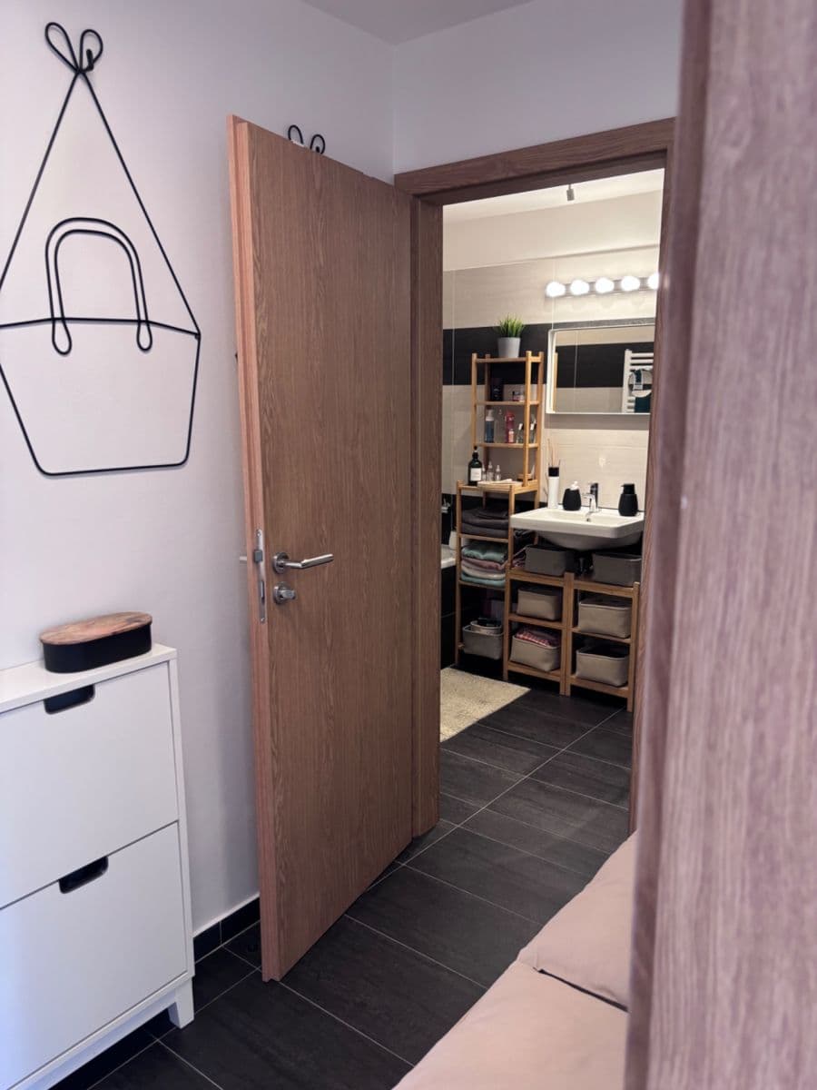 Pronájem bytu 1+kk 42 m², Moskevská, Praha, Praha Pronájem bytu 1+kk 42 m², Moskevská, Praha, Praha