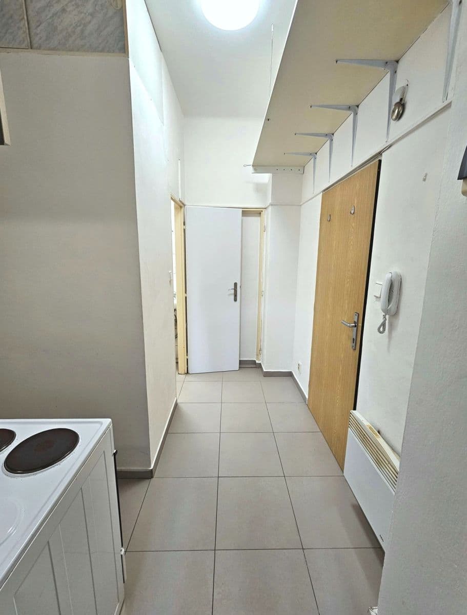 Pronájem bytu 1+1 22 m², Karáskovo náměstí, Brno, Jihomoravský kraj Pronájem bytu 1+1 22 m², Karáskovo náměstí, Brno, Jihomoravský kraj