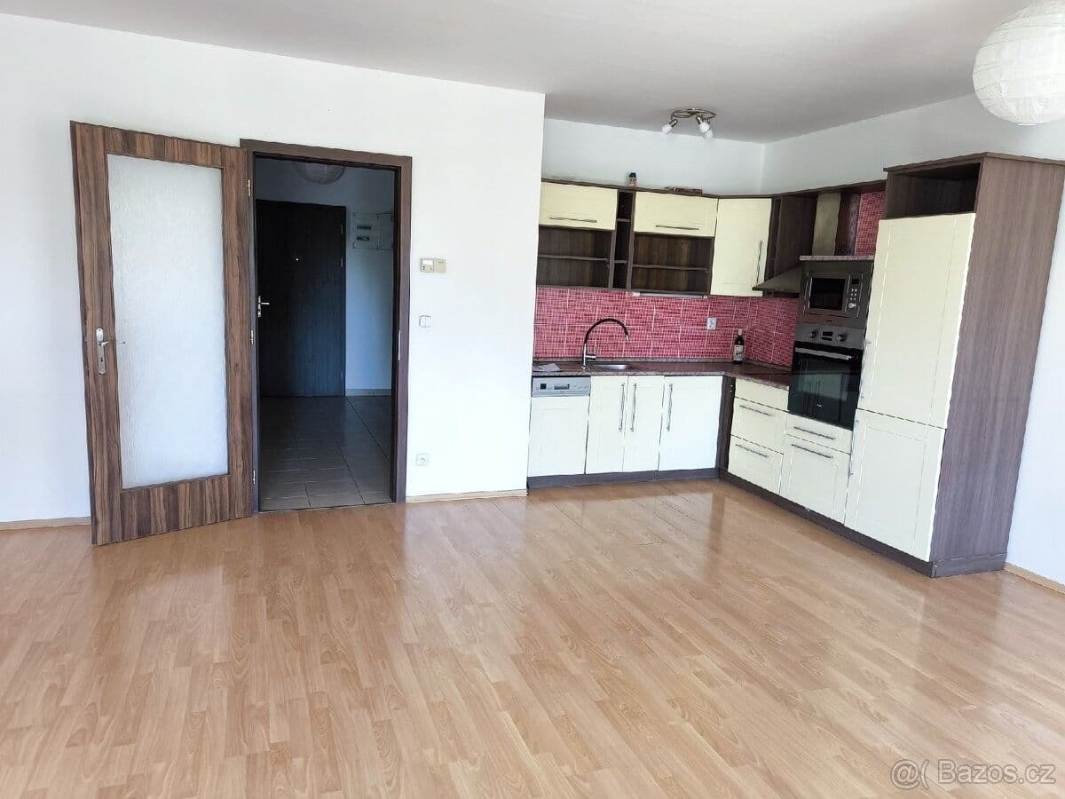 Pronájem bytu 2+kk 56 m², Chelčického, Kolín, Středočeský kraj Pronájem bytu 2+kk 56 m², Chelčického, Kolín, Středočeský kraj