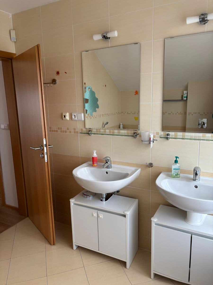 Pronájem domu 196 m², pozemek 500 m², Lutínská, Praha, Praha Pronájem domu 196 m², pozemek 500 m², Lutínská, Praha, Praha