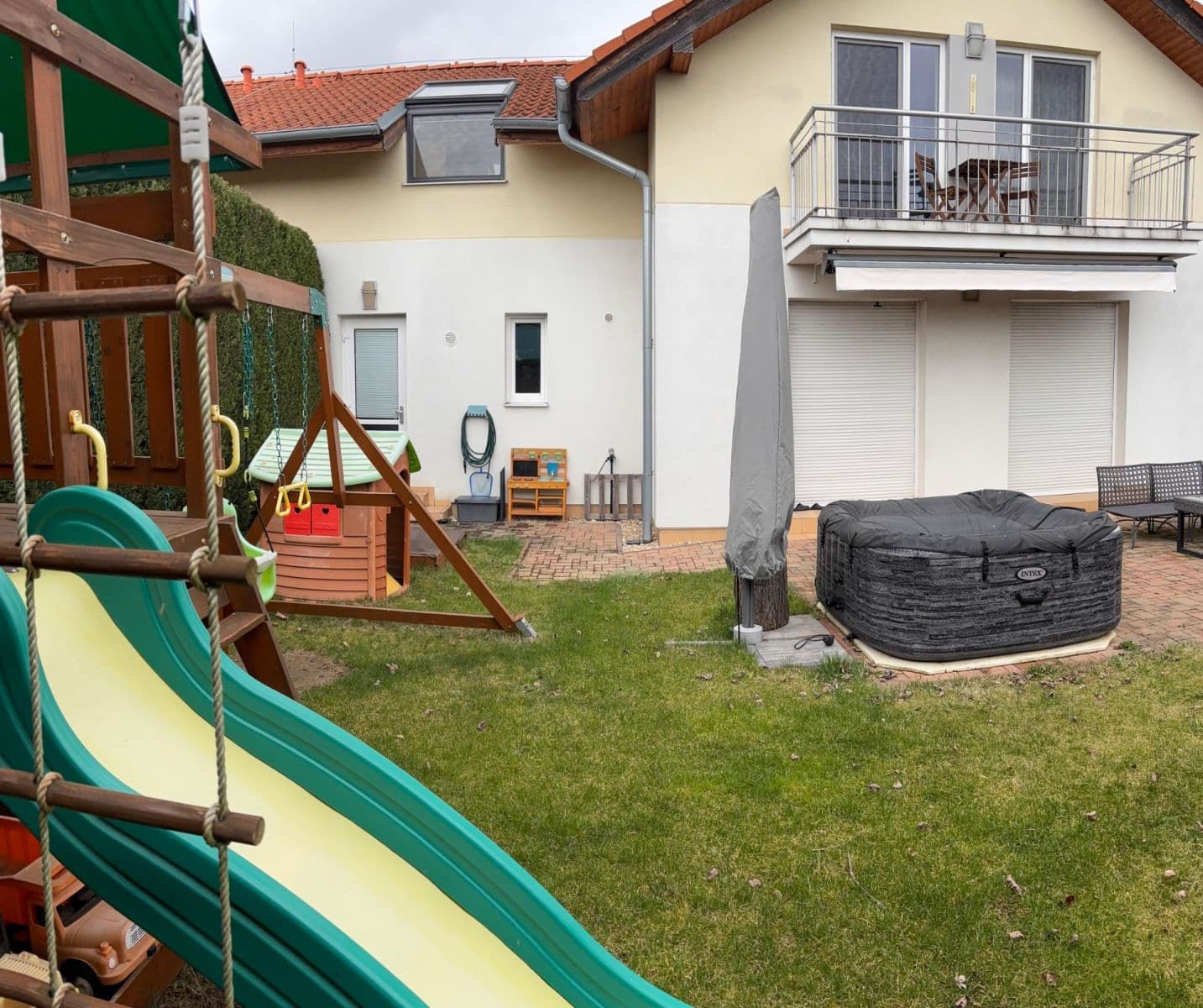 Pronájem domu 196 m², pozemek 500 m², Lutínská, Praha, Praha Pronájem domu 196 m², pozemek 500 m², Lutínská, Praha, Praha