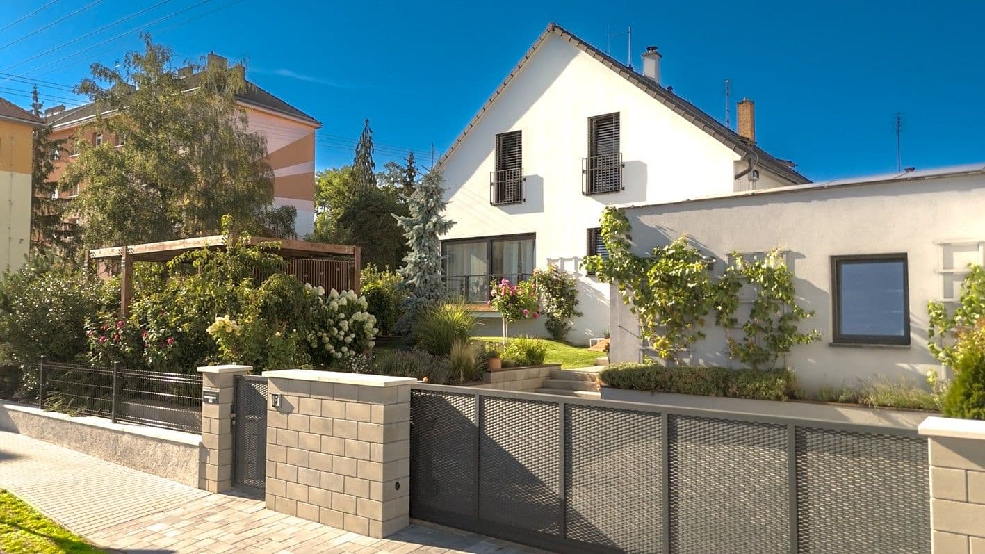 Prodej domu 203 m², pozemek 406 m², Petra Hrubého, Slaný, Středočeský kraj Prodej domu 203 m², pozemek 406 m², Petra Hrubého, Slaný, Středočeský kraj