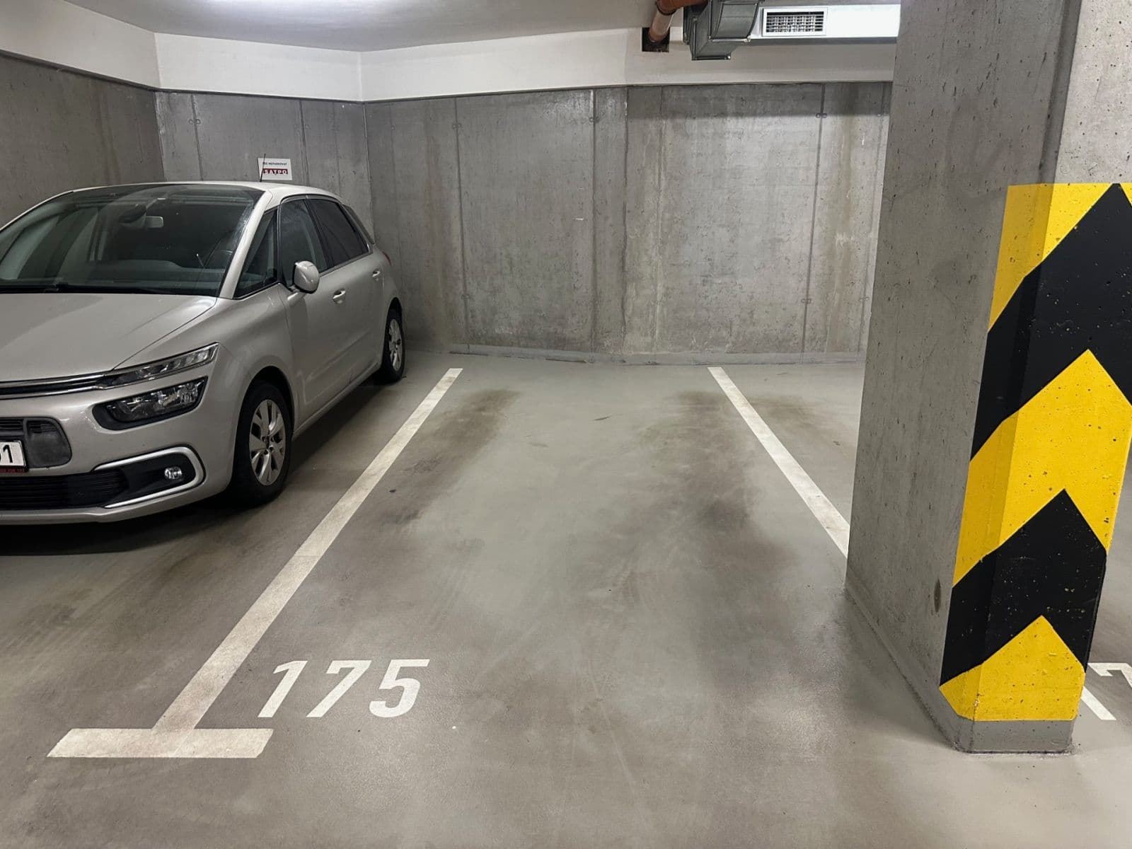 Pronájem garáže 13 m², Praha, Praha Pronájem garáže 13 m², Praha, Praha