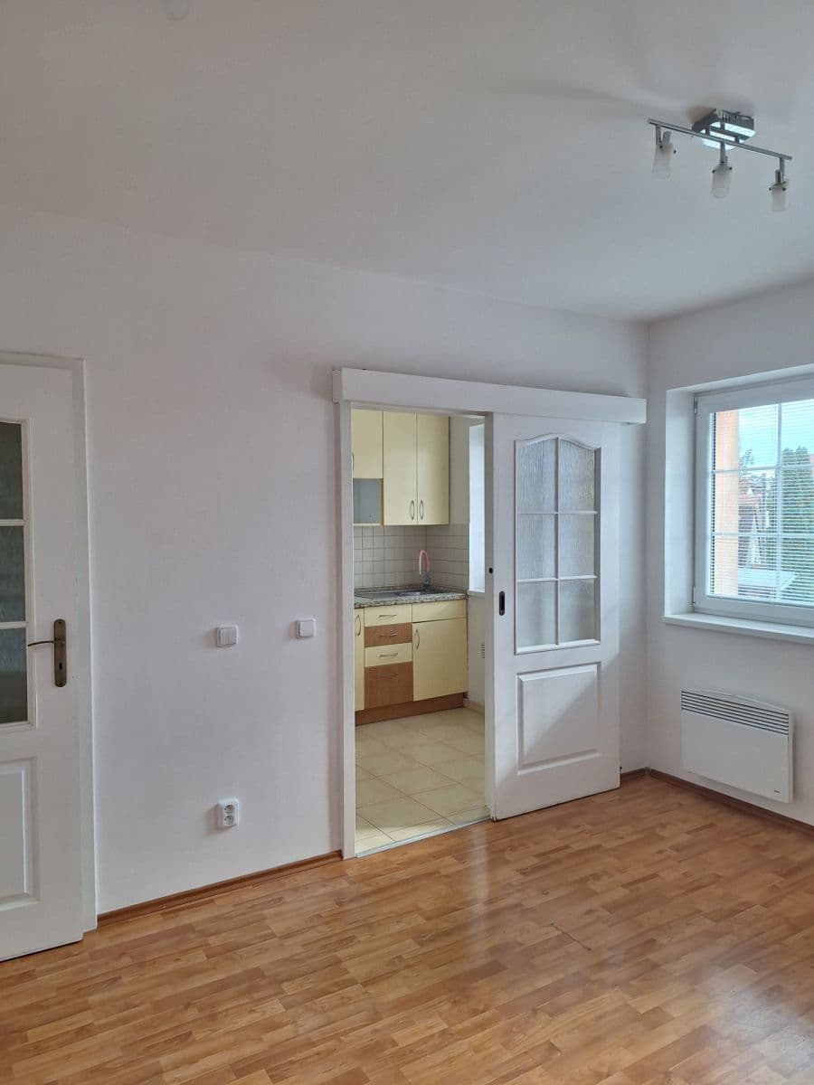 Pronájem bytu 2+1 46 m², Úhonická, Jeneč, Středočeský kraj Pronájem bytu 2+1 46 m², Úhonická, Jeneč, Středočeský kraj