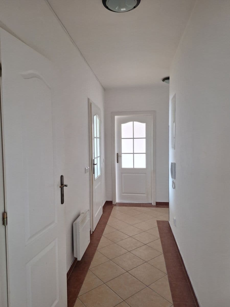 Pronájem bytu 2+1 46 m², Úhonická, Jeneč, Středočeský kraj Pronájem bytu 2+1 46 m², Úhonická, Jeneč, Středočeský kraj