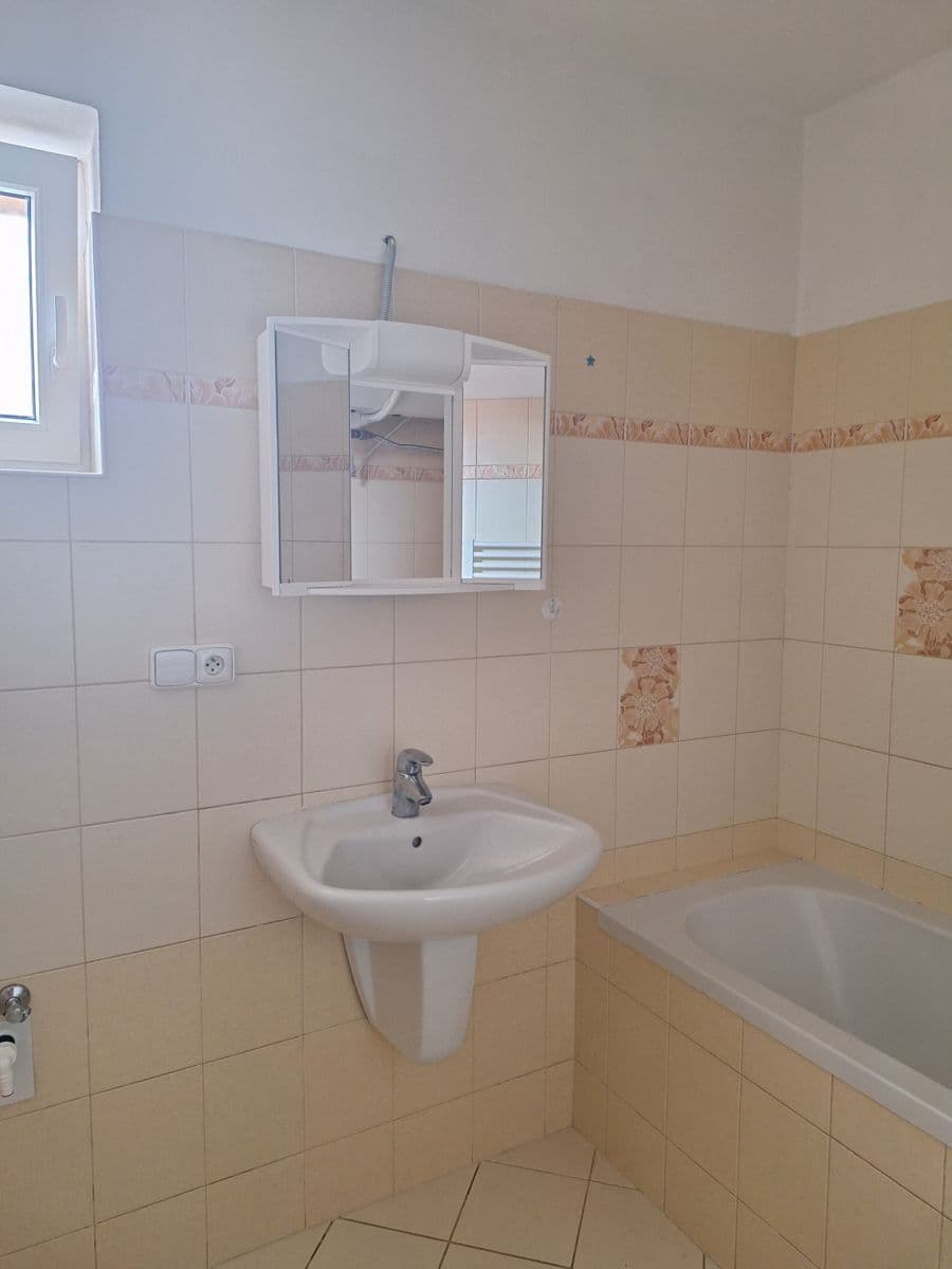 Pronájem bytu 2+1 46 m², Úhonická, Jeneč, Středočeský kraj Pronájem bytu 2+1 46 m², Úhonická, Jeneč, Středočeský kraj