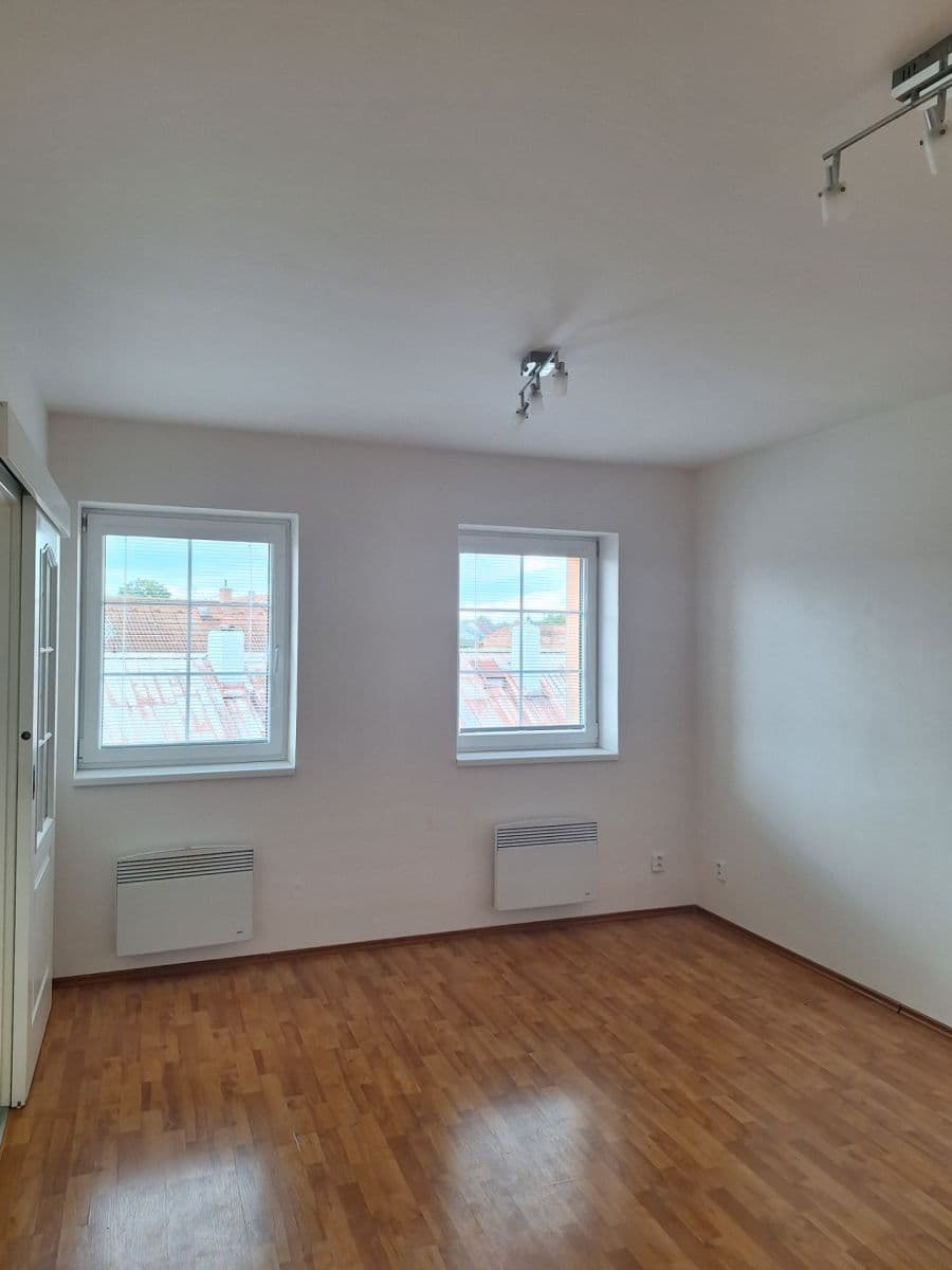 Pronájem bytu 2+1 46 m², Úhonická, Jeneč, Středočeský kraj Pronájem bytu 2+1 46 m², Úhonická, Jeneč, Středočeský kraj