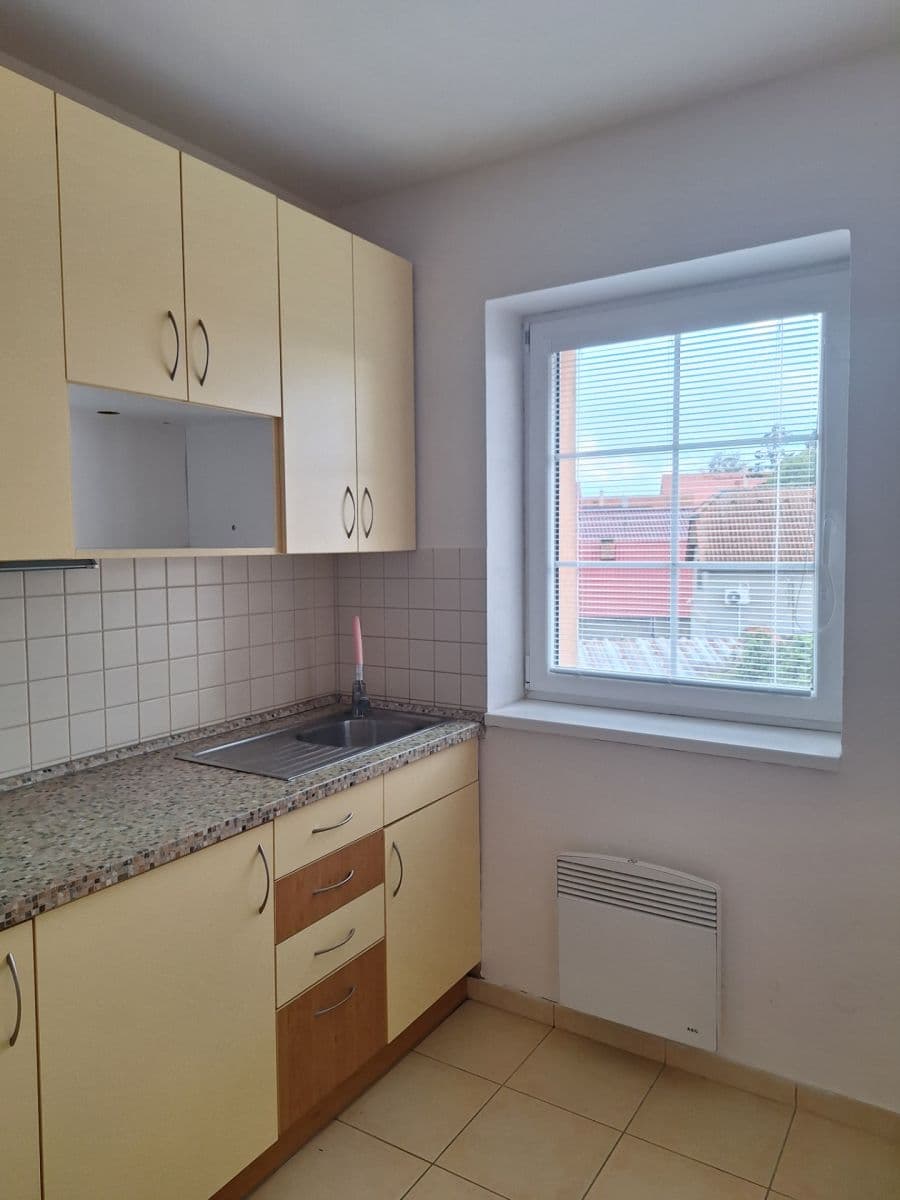 Pronájem bytu 2+1 46 m², Úhonická, Jeneč, Středočeský kraj Pronájem bytu 2+1 46 m², Úhonická, Jeneč, Středočeský kraj