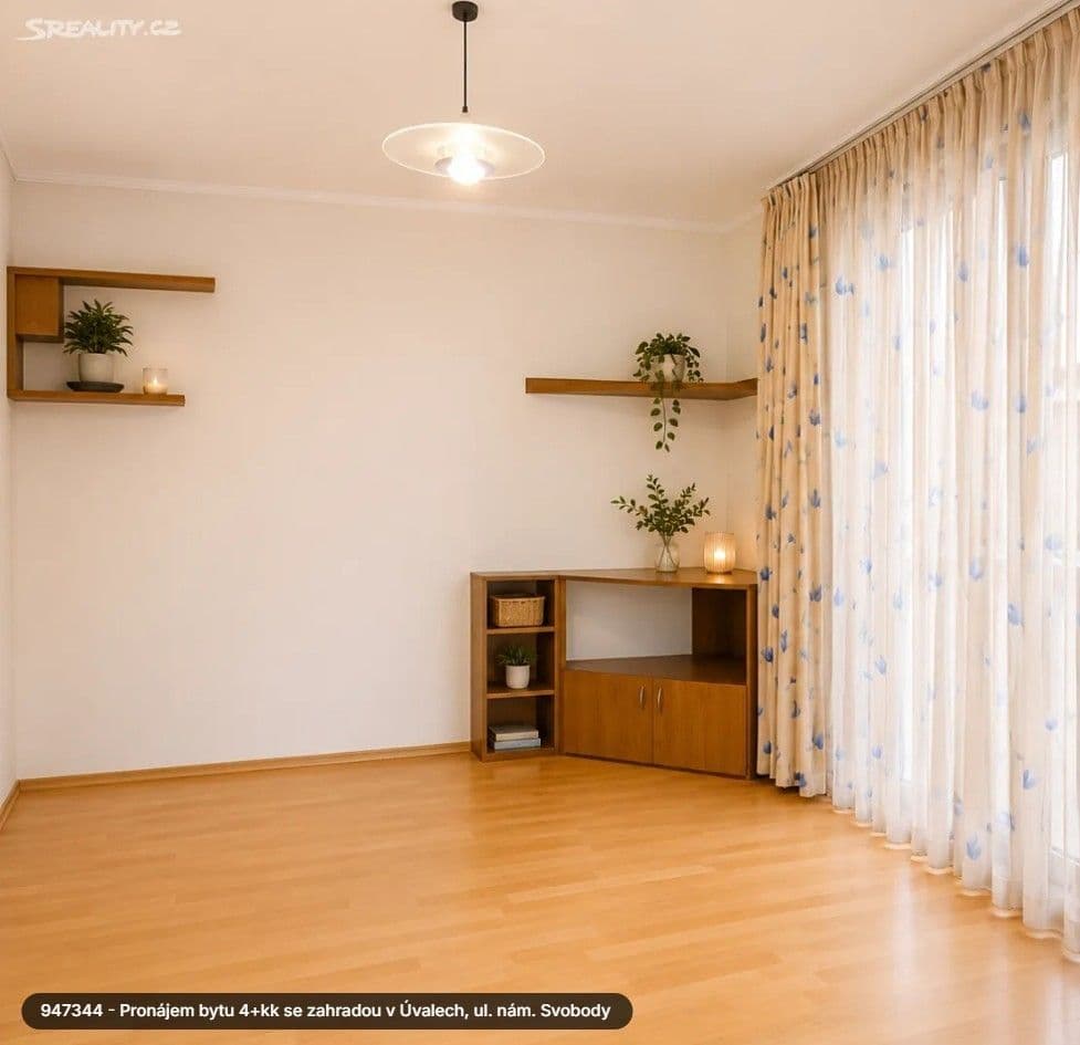 Pronájem bytu 4+kk 105 m², nám. Svobody, Úvaly, Středočeský kraj Pronájem bytu 4+kk 105 m², nám. Svobody, Úvaly, Středočeský kraj