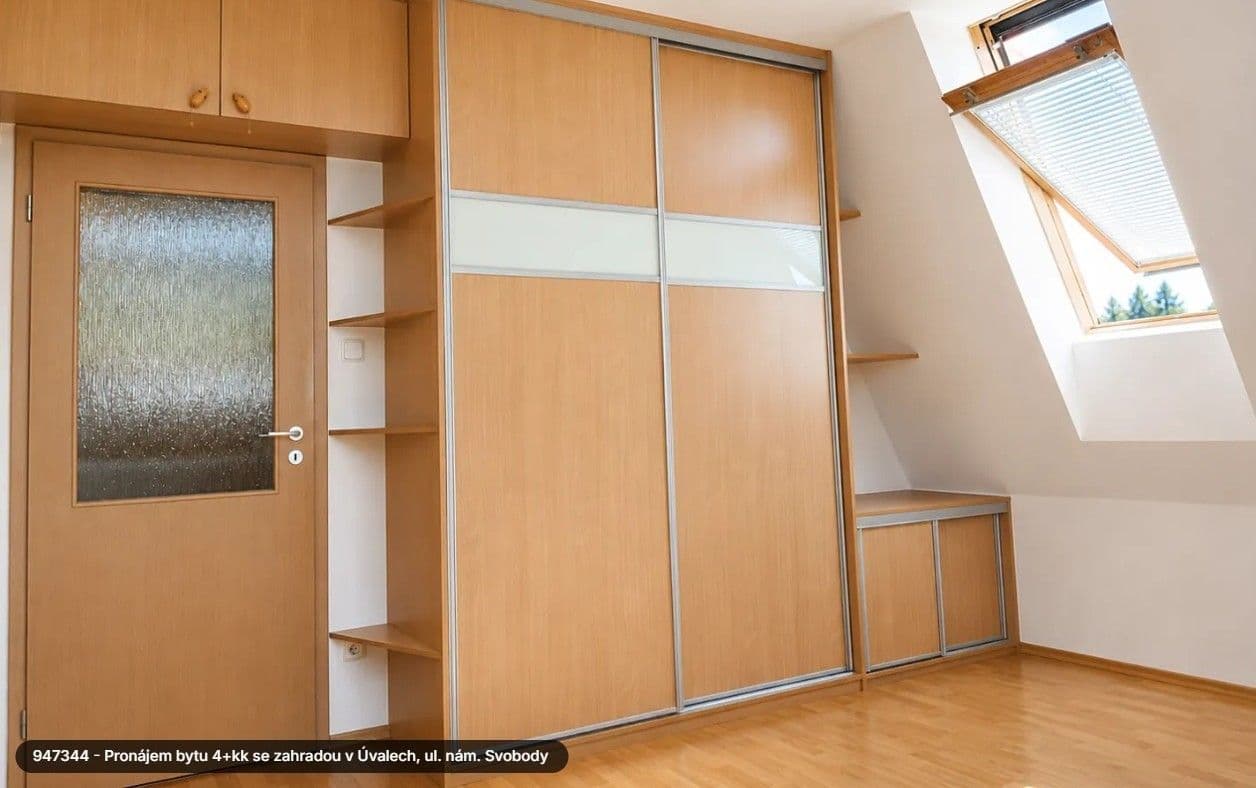 Pronájem bytu 4+kk 105 m², nám. Svobody, Úvaly, Středočeský kraj Pronájem bytu 4+kk 105 m², nám. Svobody, Úvaly, Středočeský kraj