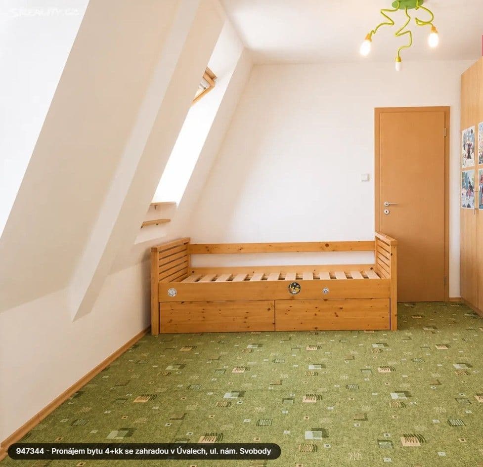 Pronájem bytu 4+kk 105 m², nám. Svobody, Úvaly, Středočeský kraj Pronájem bytu 4+kk 105 m², nám. Svobody, Úvaly, Středočeský kraj