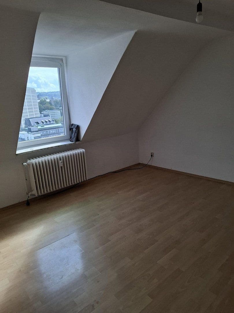 Pronájem bytu 2+1 47 m², Plateniusstr. 18, Wuppertal, Severní Porýní-Vestfálsko Pronájem bytu 2+1 47 m², Plateniusstr. 18, Wuppertal, Severní Porýní-Vestfálsko