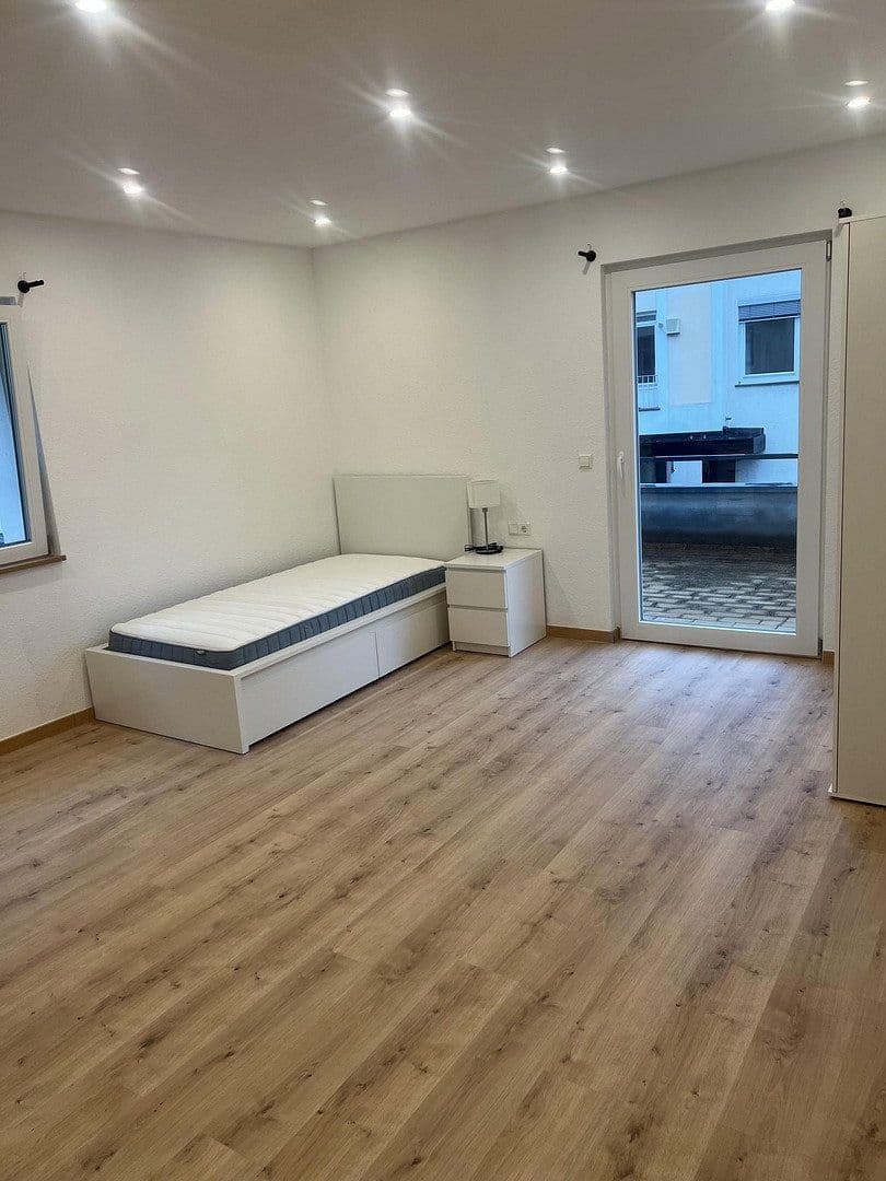 Pronájem bytu 4+1 105 m², Esslingen am Neckar, Bádensko-Württembersko Pronájem bytu 4+1 105 m², Esslingen am Neckar, Bádensko-Württembersko