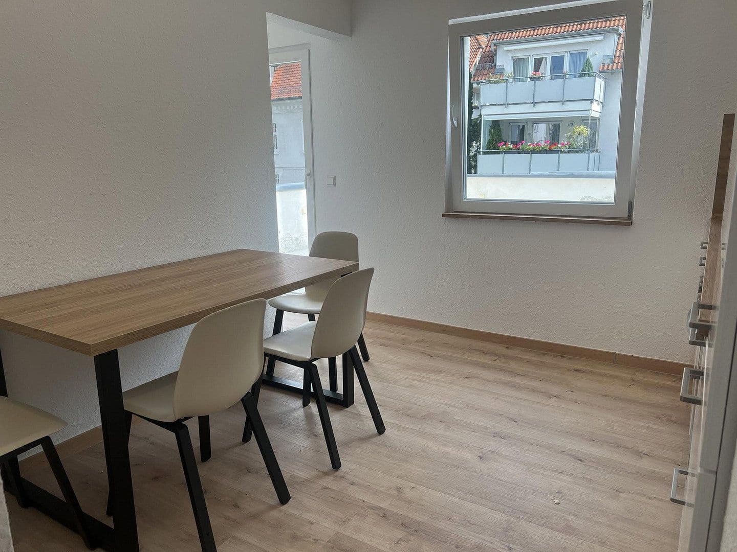 Pronájem bytu 4+1 105 m², Esslingen am Neckar, Bádensko-Württembersko Pronájem bytu 4+1 105 m², Esslingen am Neckar, Bádensko-Württembersko