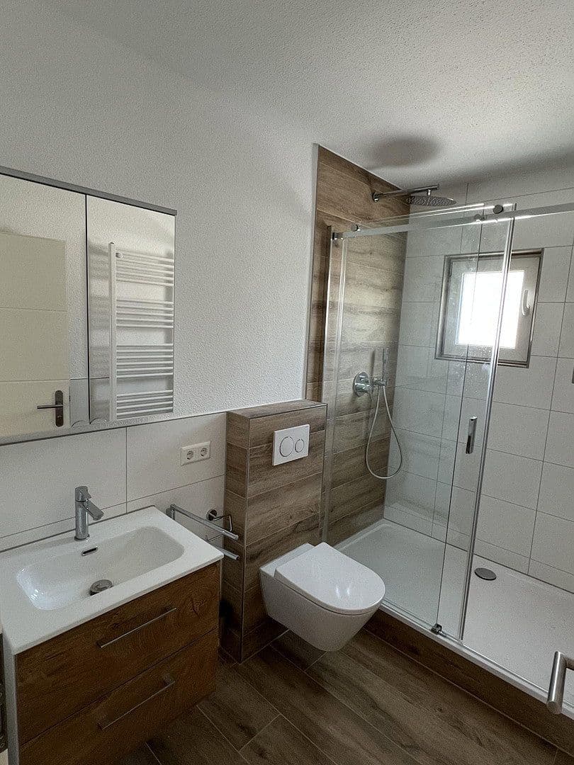 Pronájem bytu 4+1 105 m², Esslingen am Neckar, Bádensko-Württembersko Pronájem bytu 4+1 105 m², Esslingen am Neckar, Bádensko-Württembersko