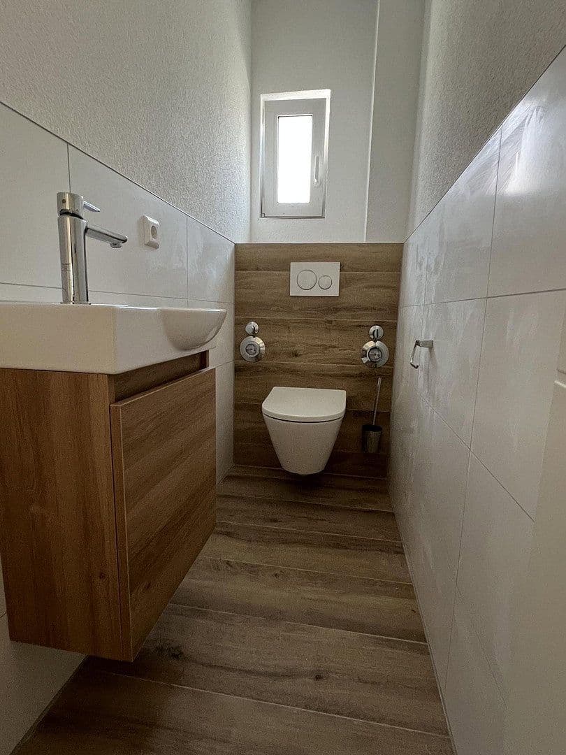 Pronájem bytu 4+1 105 m², Esslingen am Neckar, Bádensko-Württembersko Pronájem bytu 4+1 105 m², Esslingen am Neckar, Bádensko-Württembersko