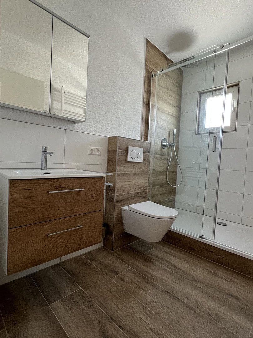 Pronájem bytu 4+1 105 m², Esslingen am Neckar, Bádensko-Württembersko Pronájem bytu 4+1 105 m², Esslingen am Neckar, Bádensko-Württembersko