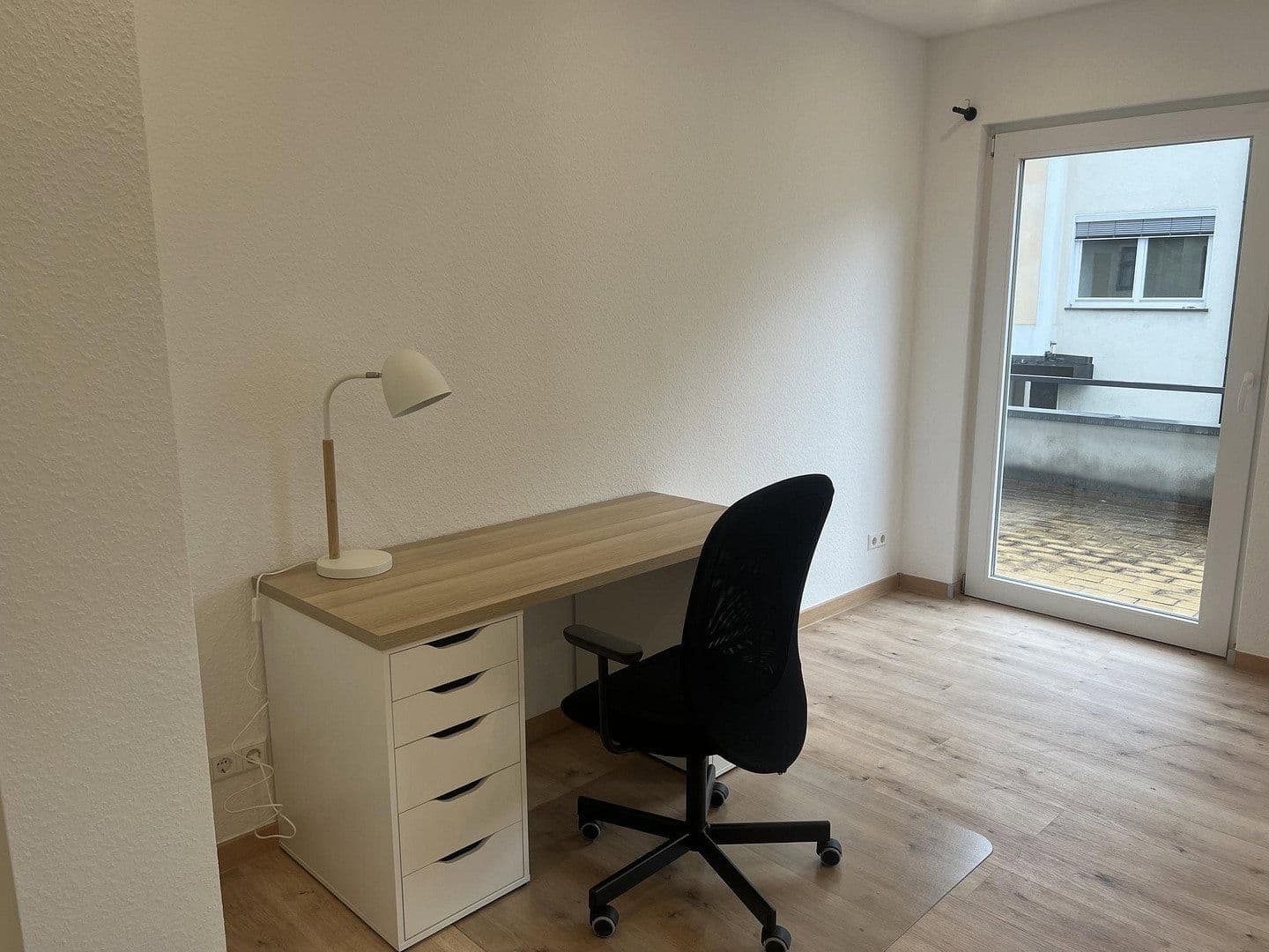 Pronájem bytu 4+1 105 m², Esslingen am Neckar, Bádensko-Württembersko Pronájem bytu 4+1 105 m², Esslingen am Neckar, Bádensko-Württembersko