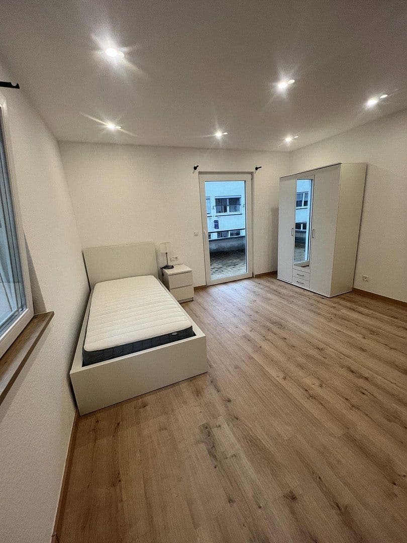 Pronájem bytu 4+1 105 m², Esslingen am Neckar, Bádensko-Württembersko Pronájem bytu 4+1 105 m², Esslingen am Neckar, Bádensko-Württembersko