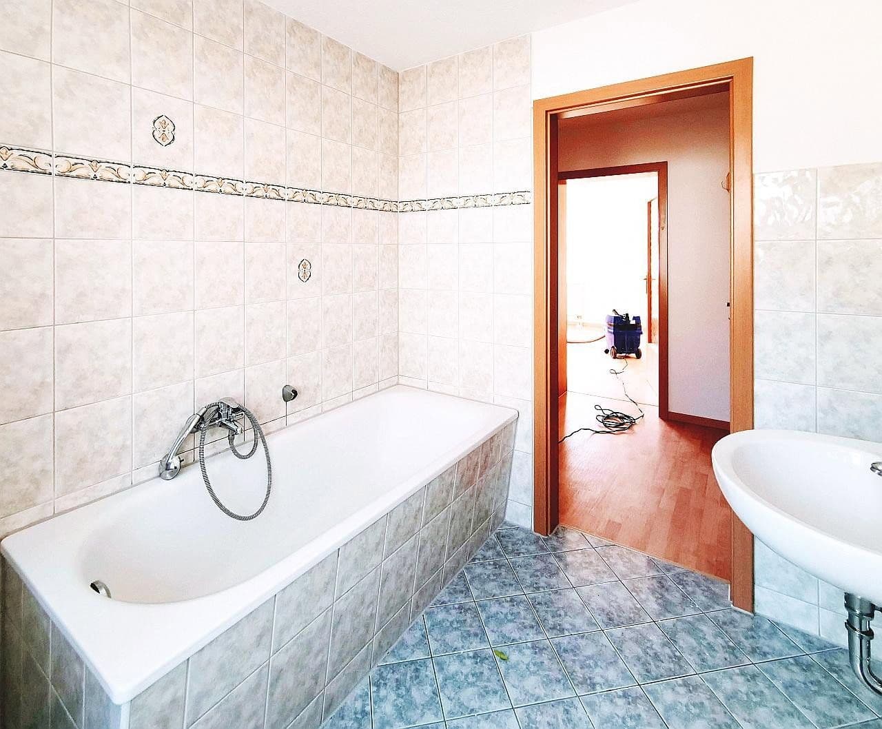 Pronájem bytu 2+1 43 m², Abteisiedlung 17, Oberlungwitz, Sasko Pronájem bytu 2+1 43 m², Abteisiedlung 17, Oberlungwitz, Sasko