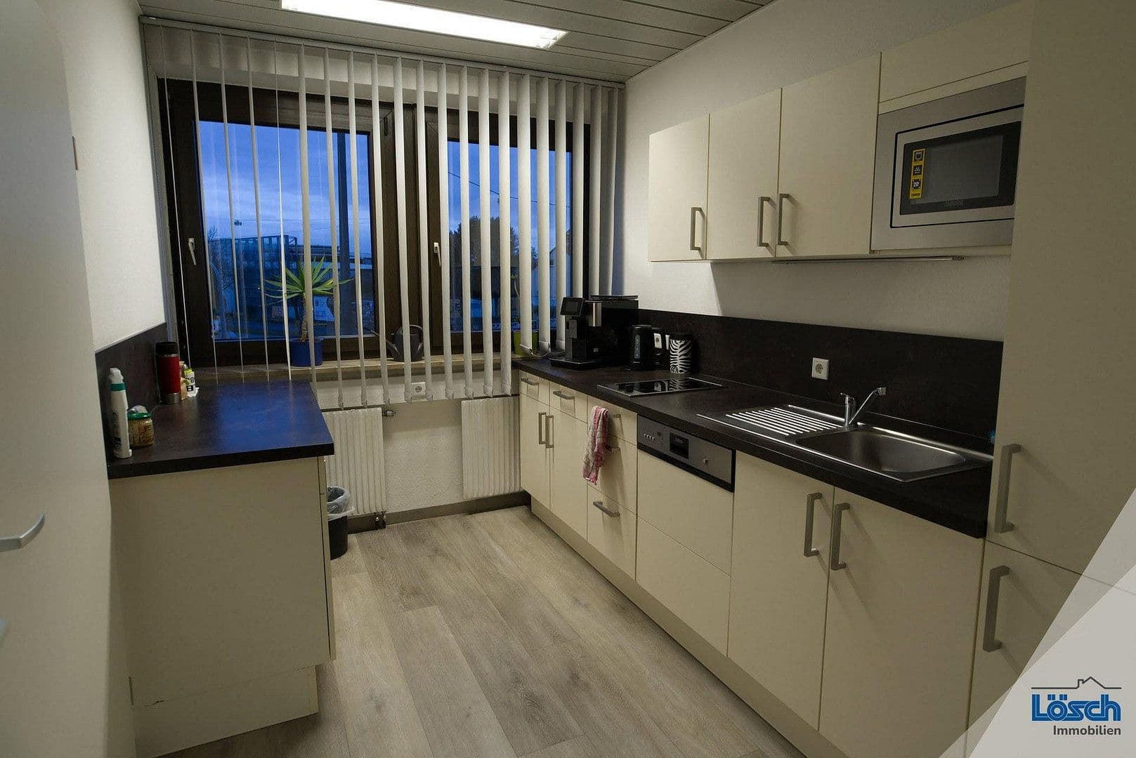 Pronájem kanceláře 157 m², Laufamholzstr. 118, Nürnberg, Bavorsko Pronájem kanceláře 157 m², Laufamholzstr. 118, Nürnberg, Bavorsko