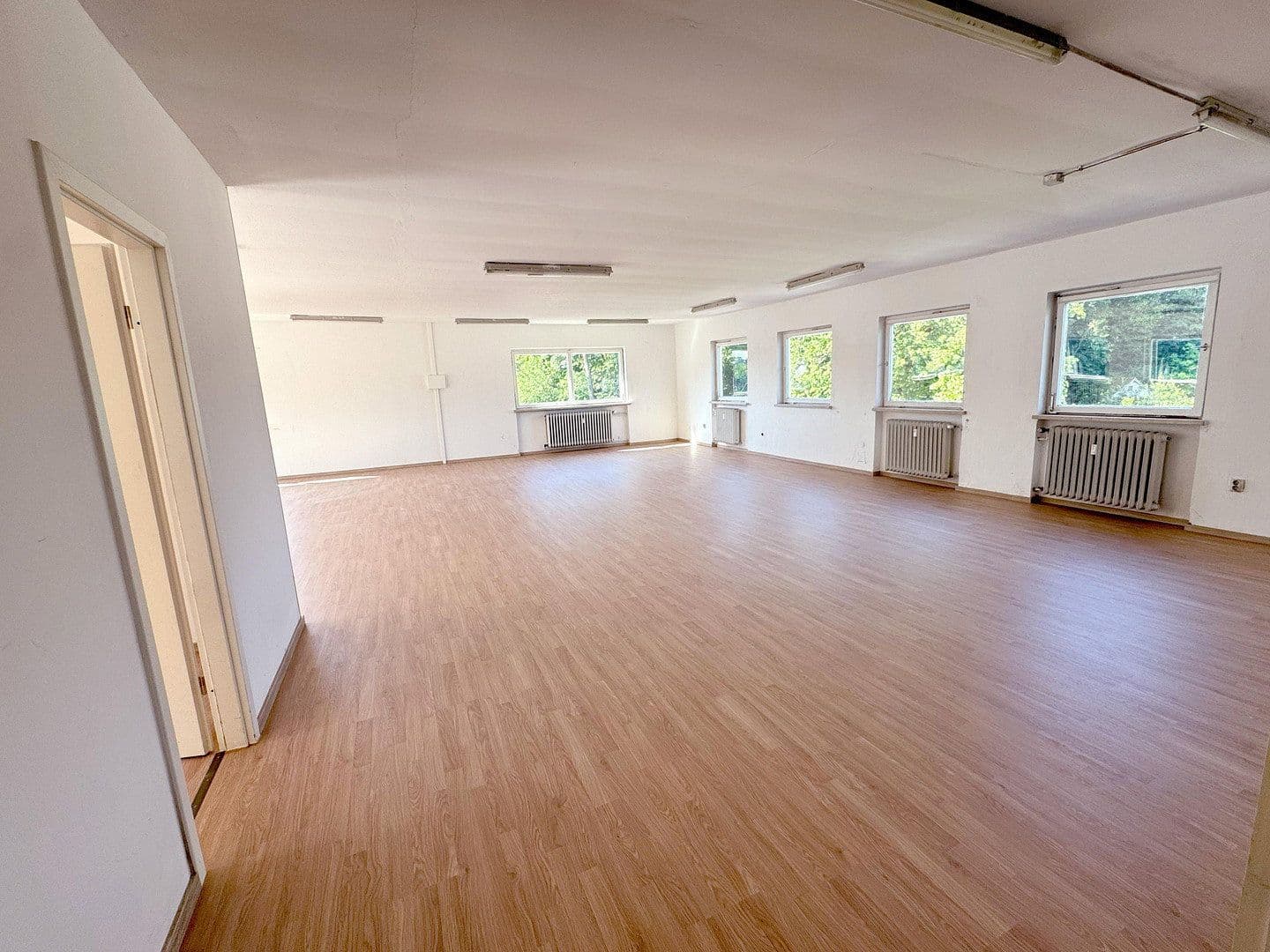 Pronájem kanceláře 128 m², Porschestrasse 12, Waldkraiburg, Bavorsko Pronájem kanceláře 128 m², Porschestrasse 12, Waldkraiburg, Bavorsko