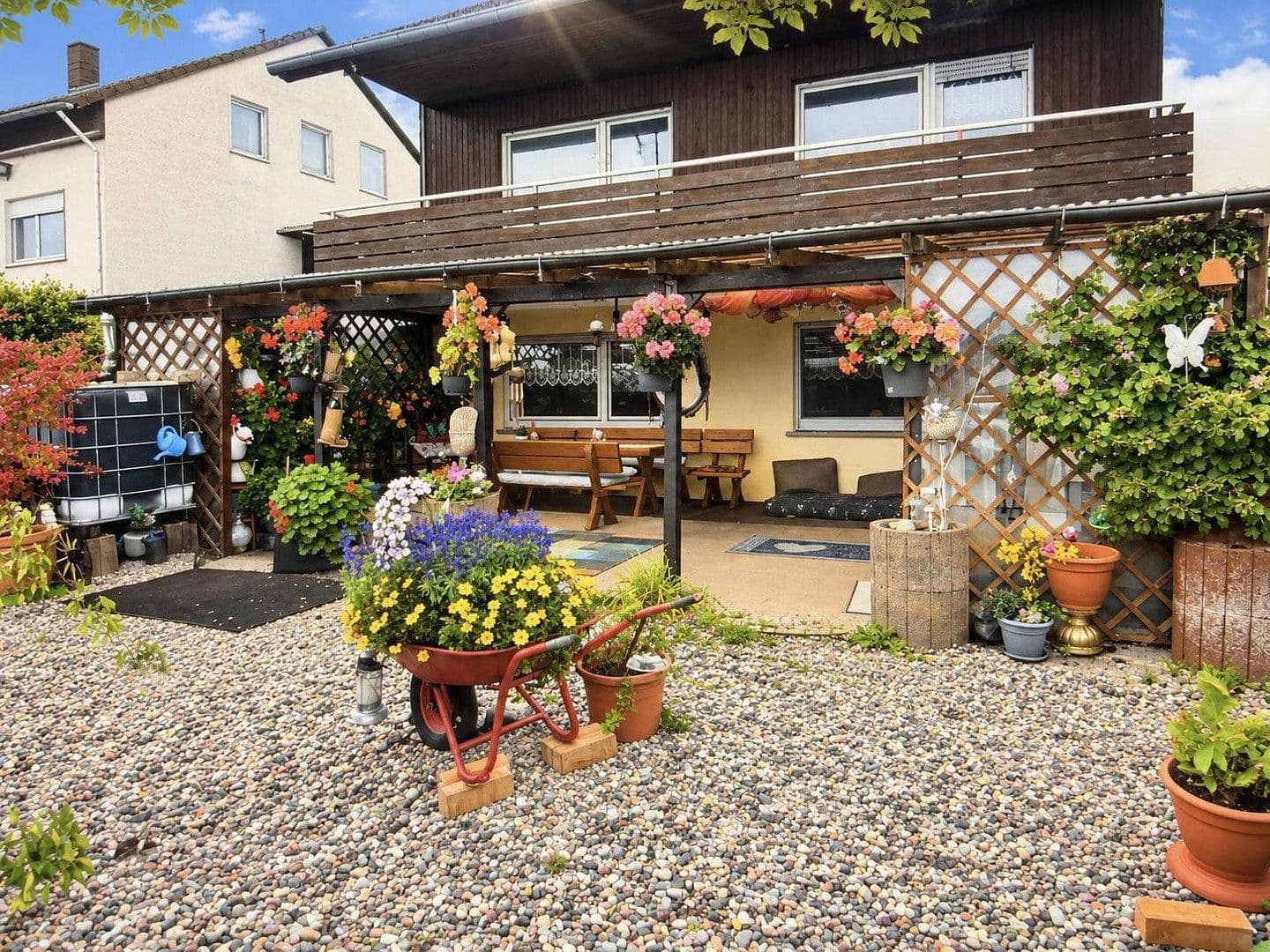 Prodej domu 333 m², pozemek 1.100 m², Burghaun, Hessen Prodej domu 333 m², pozemek 1.100 m², Burghaun, Hessen