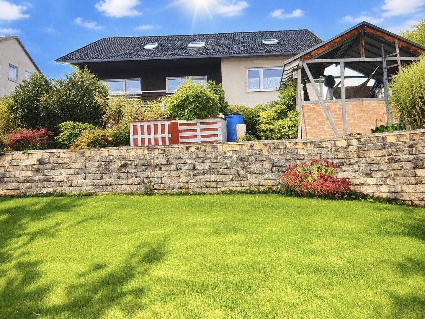 Prodej domu 333 m², pozemek 1.100 m², Burghaun, Hessen Prodej domu 333 m², pozemek 1.100 m², Burghaun, Hessen