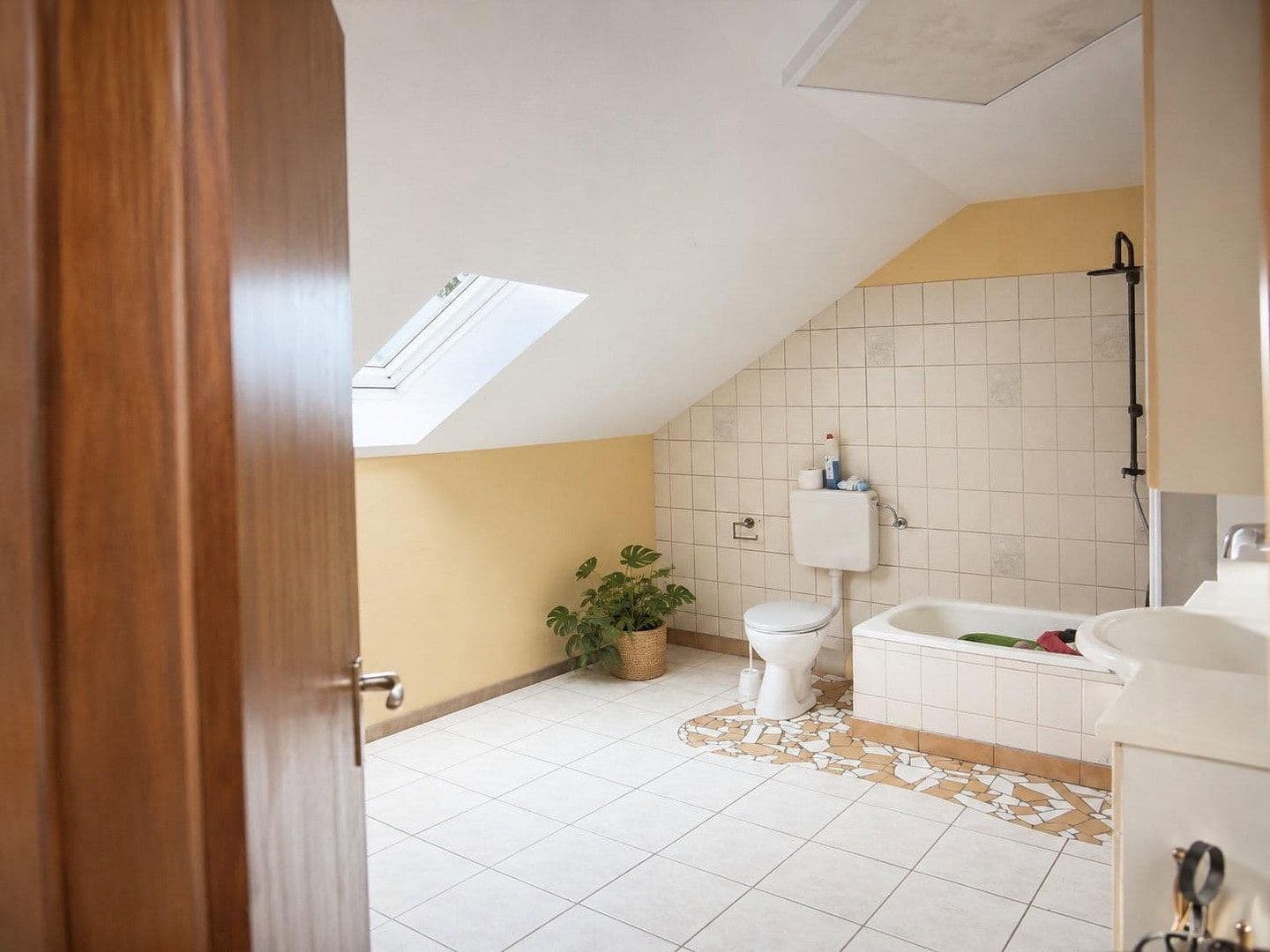 Prodej domu 333 m², pozemek 1.100 m², Burghaun, Hessen Prodej domu 333 m², pozemek 1.100 m², Burghaun, Hessen