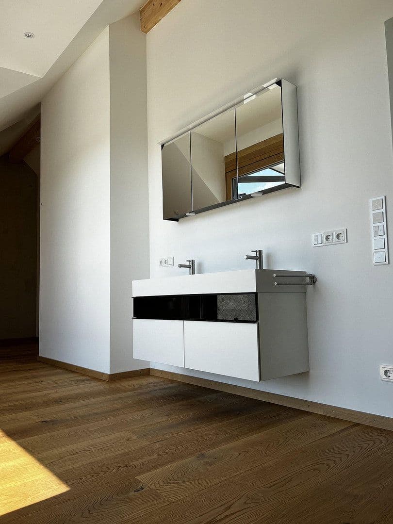Pronájem bytu 4+1 144 m², Lerchenfeldstraße 28, München, Bavorsko Pronájem bytu 4+1 144 m², Lerchenfeldstraße 28, München, Bavorsko