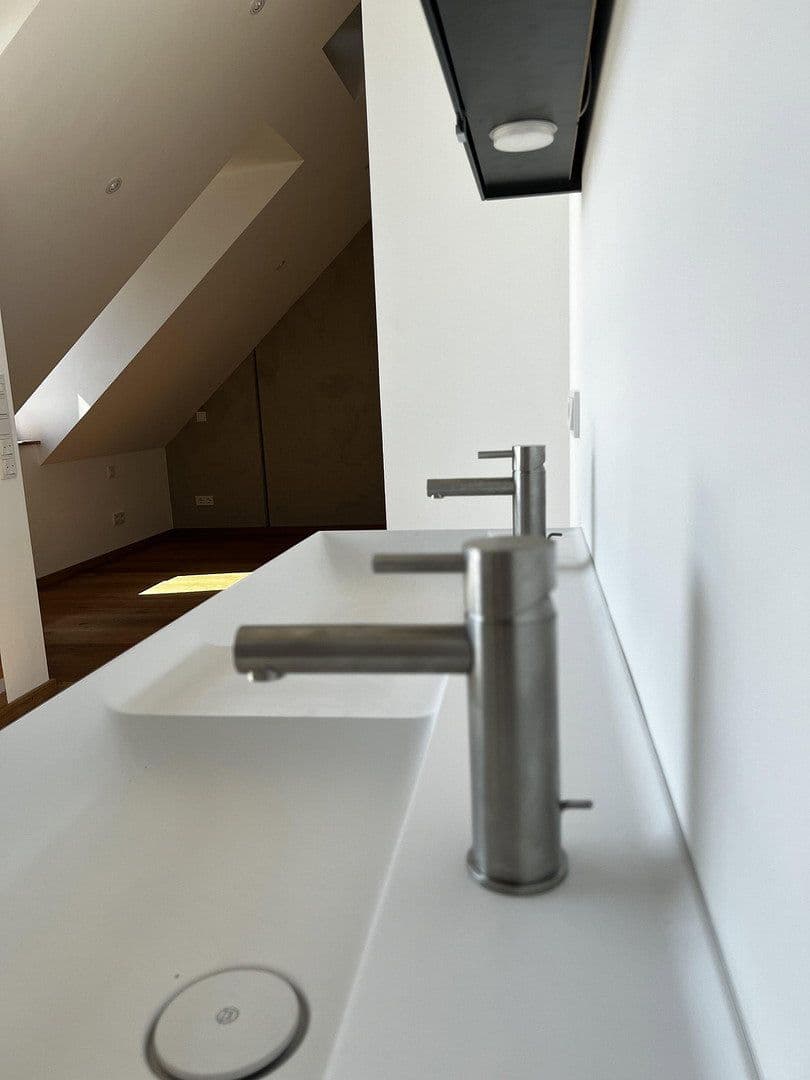 Pronájem bytu 4+1 144 m², Lerchenfeldstraße 28, München, Bavorsko Pronájem bytu 4+1 144 m², Lerchenfeldstraße 28, München, Bavorsko