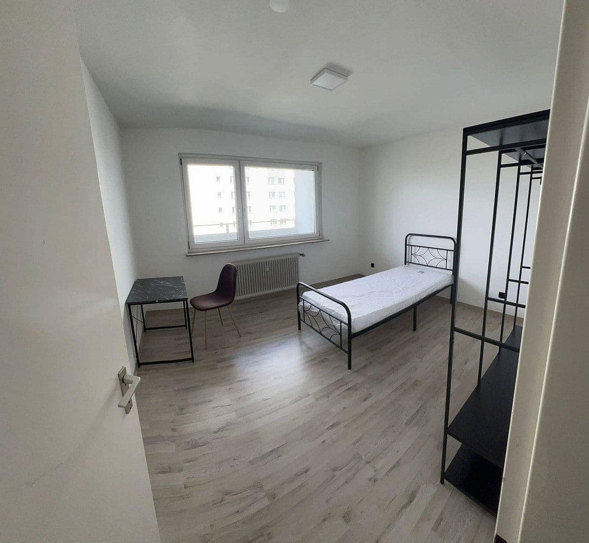 Pronájem bytu 4+1 90 m², Gerhart - Hauptmann Straße 15, Erlangen, Bavorsko Pronájem bytu 4+1 90 m², Gerhart - Hauptmann Straße 15, Erlangen, Bavorsko