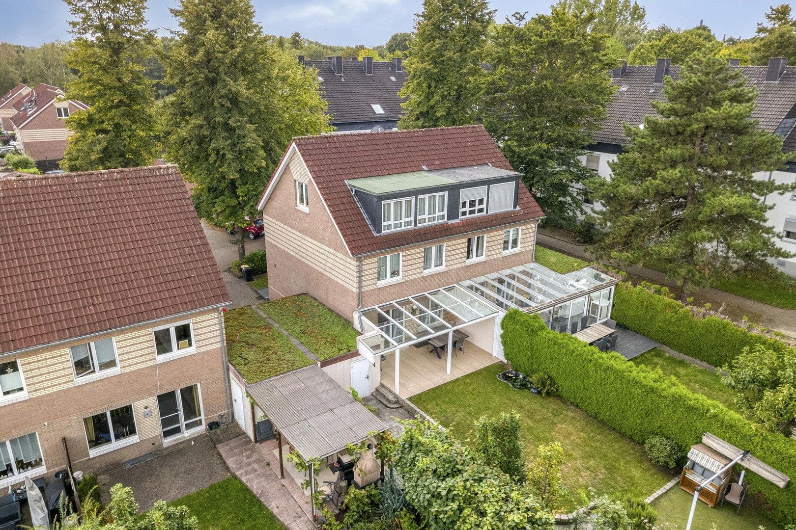 Prodej domu 126 m², pozemek 345 m², Essen, Severní Porýní-Vestfálsko Prodej domu 126 m², pozemek 345 m², Essen, Severní Porýní-Vestfálsko