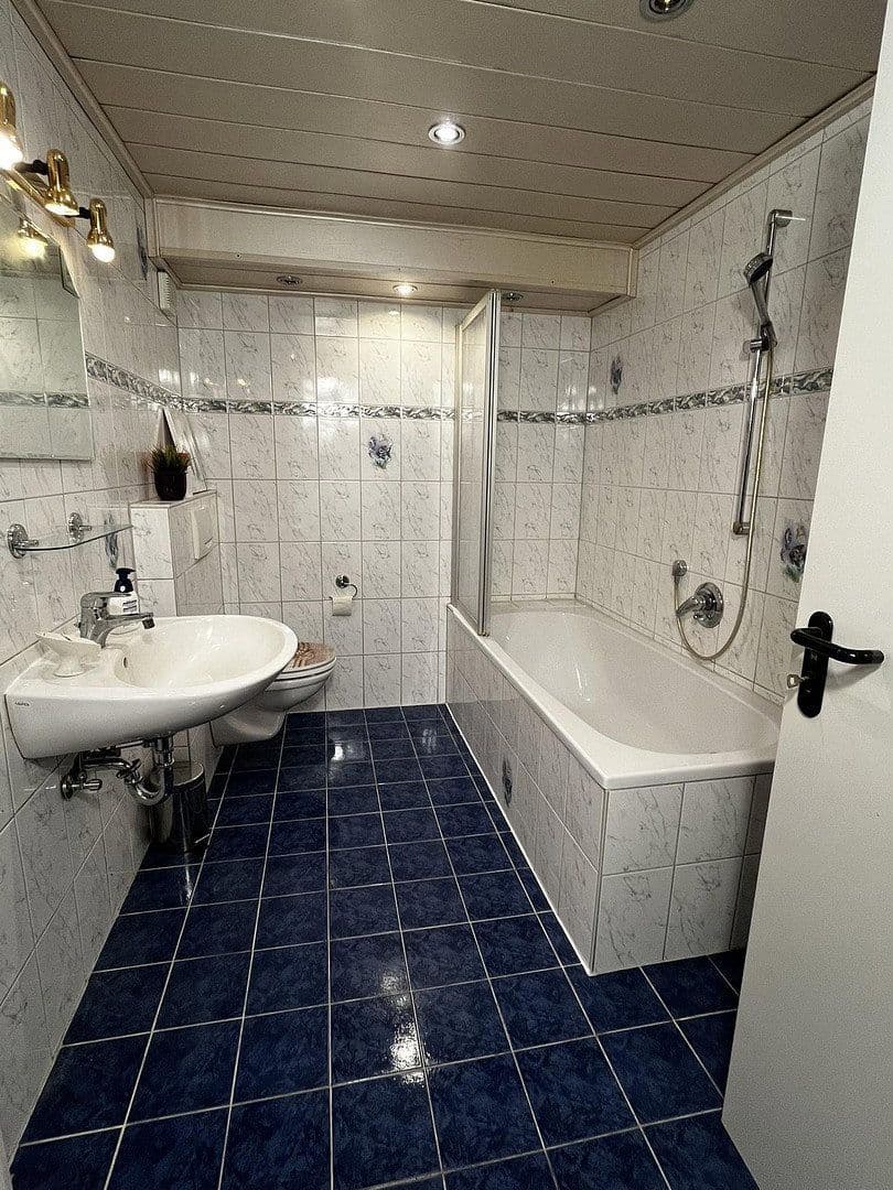 Prodej domu 264 m², pozemek 881 m², Meldauer Straße 5, Wackersdorf, Bavorsko Prodej domu 264 m², pozemek 881 m², Meldauer Straße 5, Wackersdorf, Bavorsko