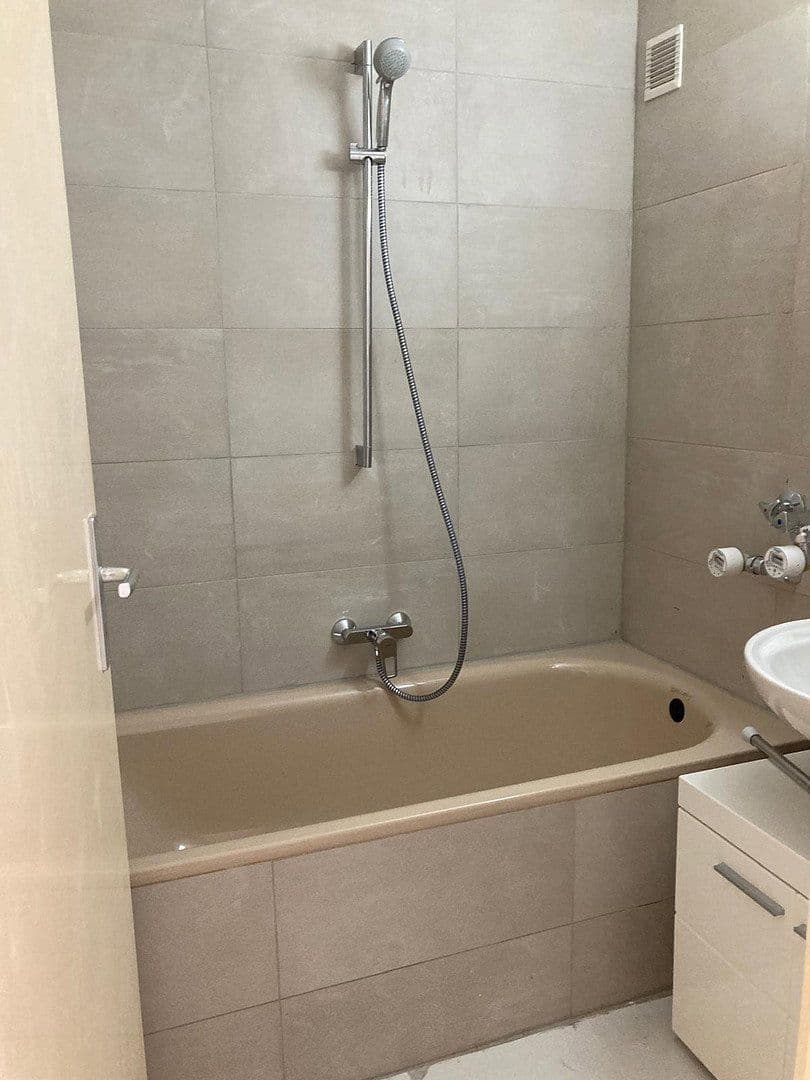 Pronájem bytu 71 m², Stuttgarterstr.17, Heilbronn, Bádensko-Württembersko Pronájem bytu 71 m², Stuttgarterstr.17, Heilbronn, Bádensko-Württembersko