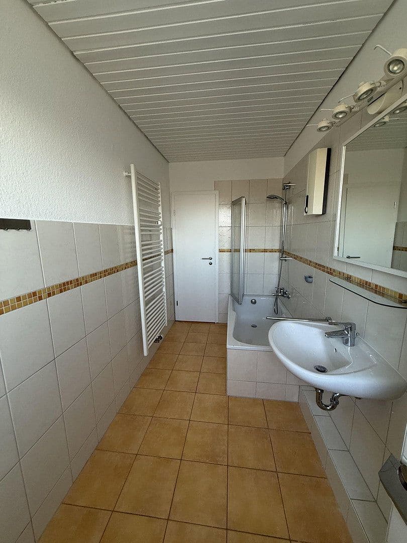 Pronájem bytu 3+1 71 m², Bovenden, Dolní Sasko Pronájem bytu 3+1 71 m², Bovenden, Dolní Sasko
