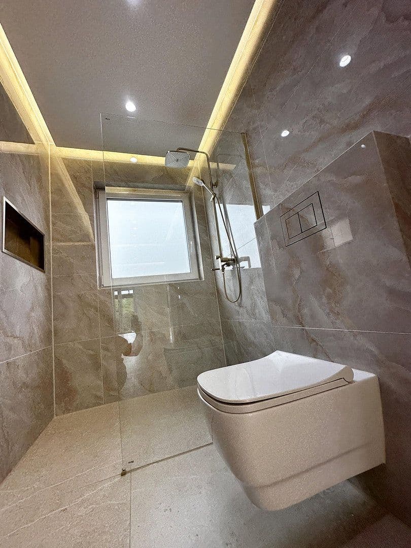 Pronájem bytu 3+1 70 m², Königstraße 17, Oberhausen, Severní Porýní-Vestfálsko Pronájem bytu 3+1 70 m², Königstraße 17, Oberhausen, Severní Porýní-Vestfálsko