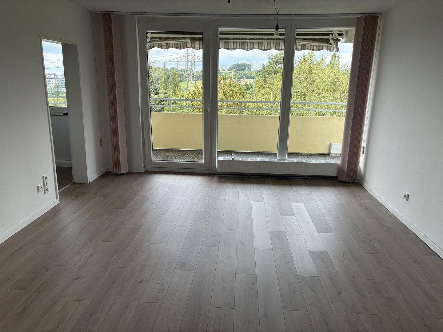 Pronájem bytu 2+1 69 m², Otto-Hahn-Straße 1, Bergisch Gladbach, Severní Porýní-Vestfálsko Pronájem bytu 2+1 69 m², Otto-Hahn-Straße 1, Bergisch Gladbach, Severní Porýní-Vestfálsko