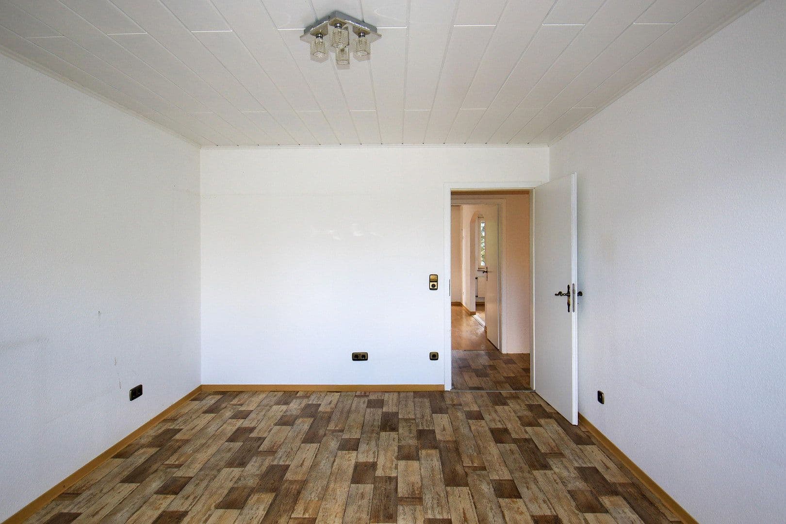 Prodej domu 227 m², pozemek 341 m², Ludwigshafen Maudach, Porýní-Falc Prodej domu 227 m², pozemek 341 m², Ludwigshafen Maudach, Porýní-Falc