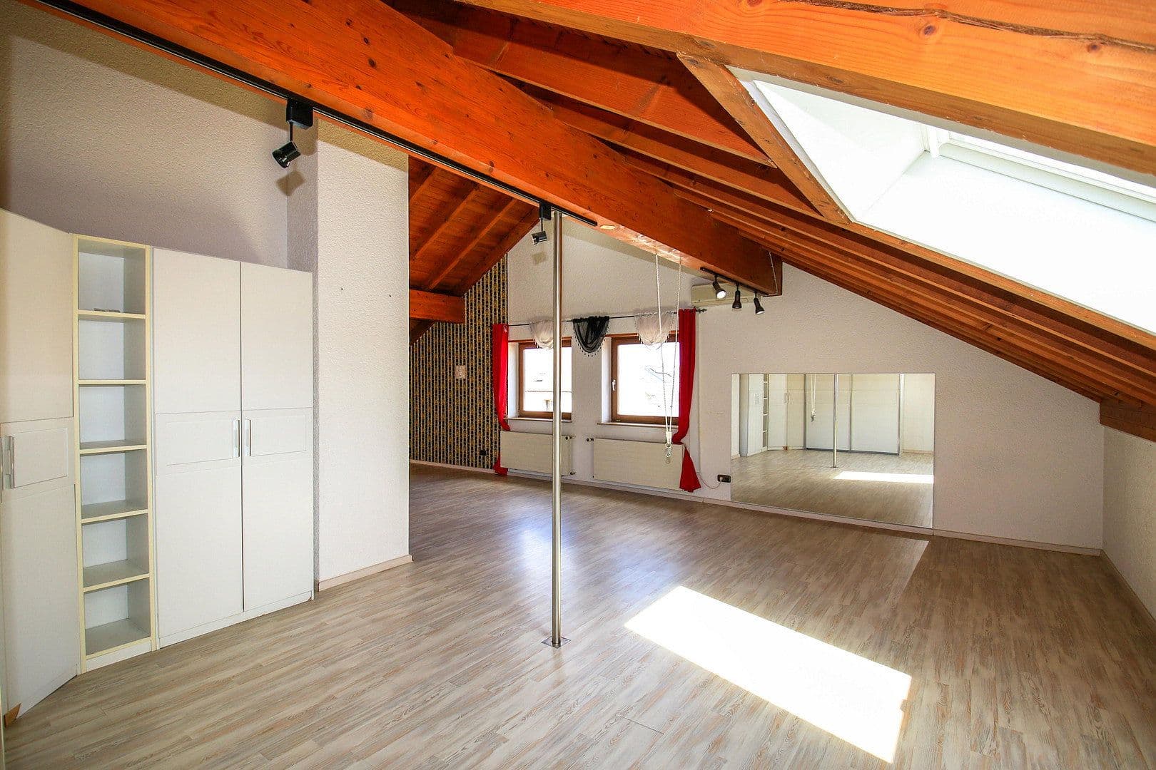 Prodej domu 227 m², pozemek 341 m², Ludwigshafen Maudach, Porýní-Falc Prodej domu 227 m², pozemek 341 m², Ludwigshafen Maudach, Porýní-Falc