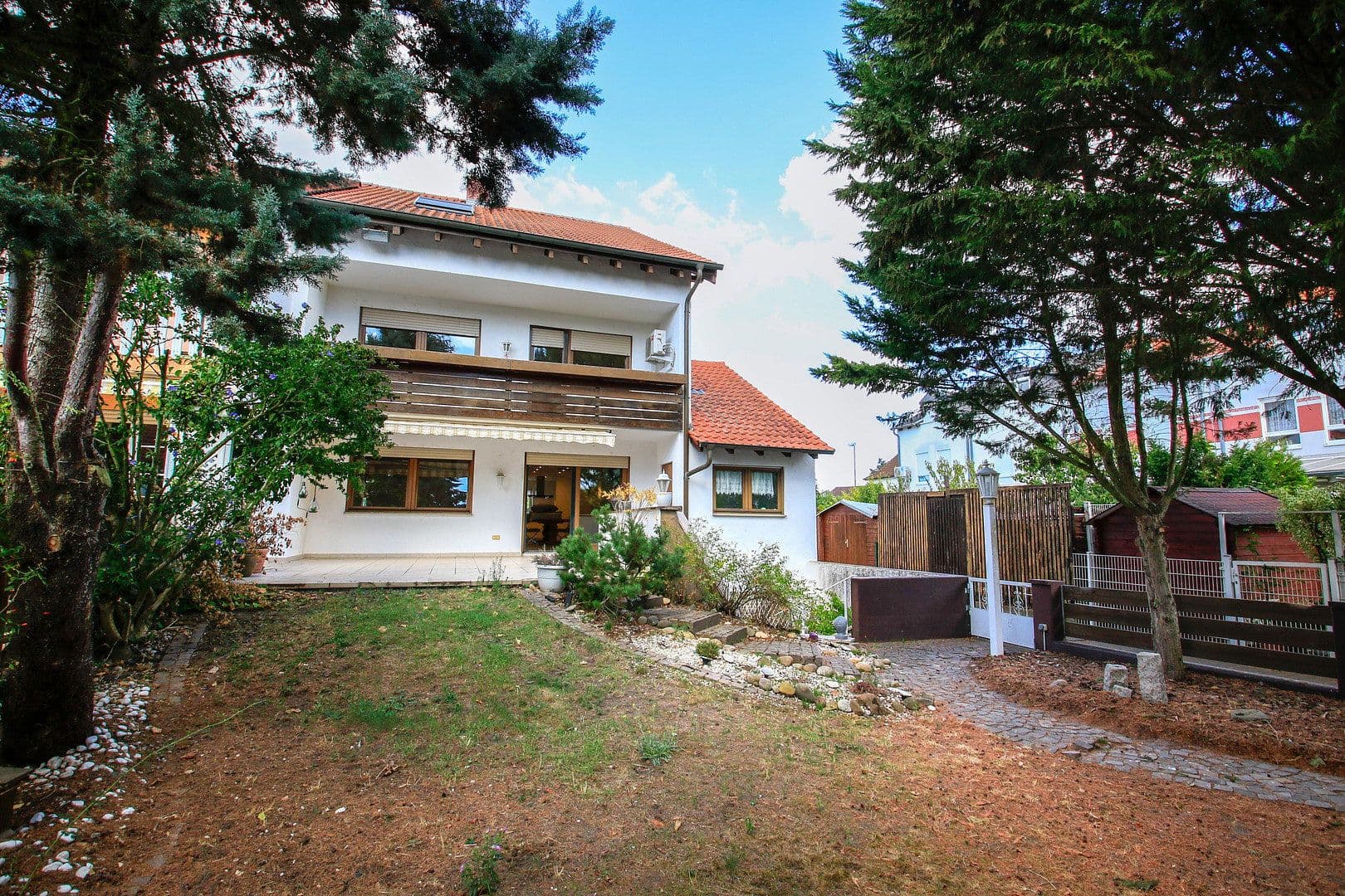 Prodej domu 227 m², pozemek 341 m², Ludwigshafen Maudach, Porýní-Falc Prodej domu 227 m², pozemek 341 m², Ludwigshafen Maudach, Porýní-Falc