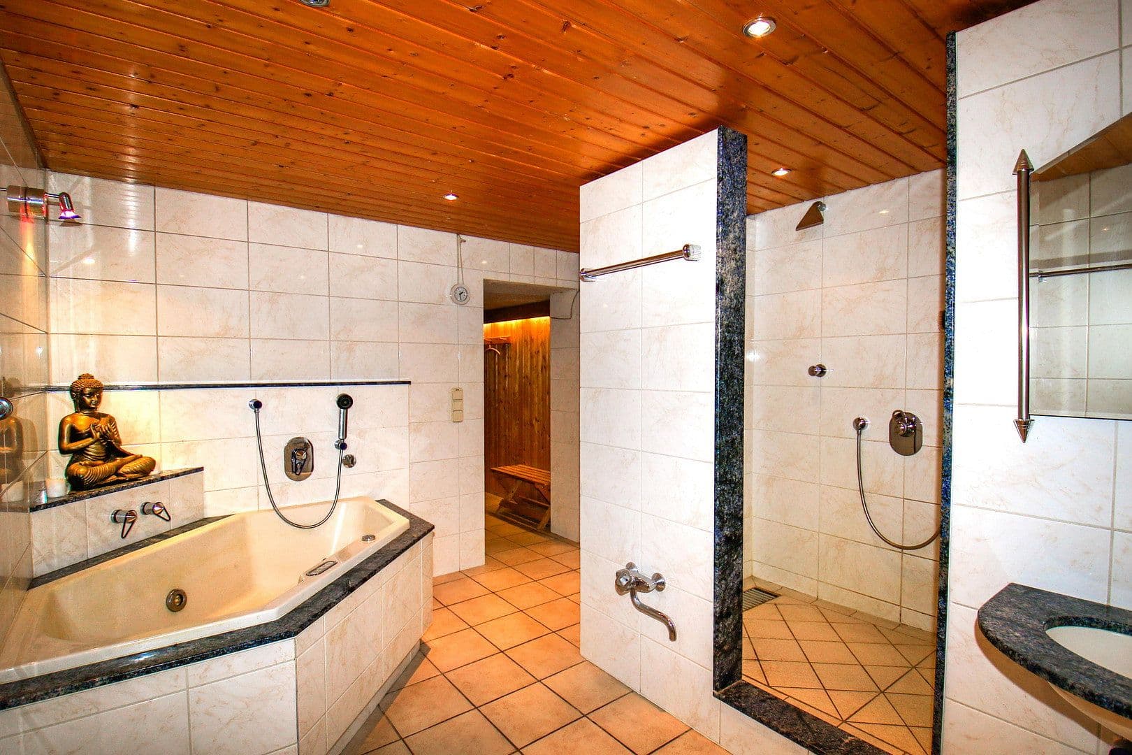 Prodej domu 227 m², pozemek 341 m², Ludwigshafen Maudach, Porýní-Falc Prodej domu 227 m², pozemek 341 m², Ludwigshafen Maudach, Porýní-Falc