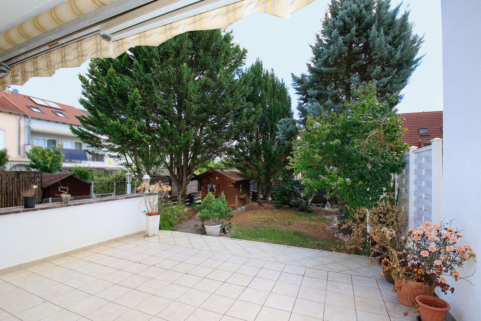 Prodej domu 227 m², pozemek 341 m², Ludwigshafen Maudach, Porýní-Falc Prodej domu 227 m², pozemek 341 m², Ludwigshafen Maudach, Porýní-Falc