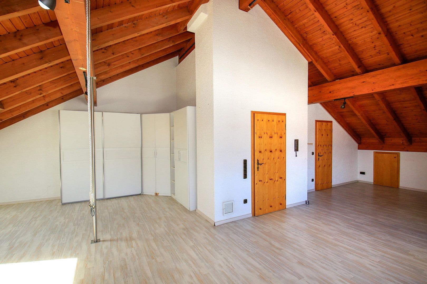 Prodej domu 227 m², pozemek 341 m², Ludwigshafen Maudach, Porýní-Falc Prodej domu 227 m², pozemek 341 m², Ludwigshafen Maudach, Porýní-Falc
