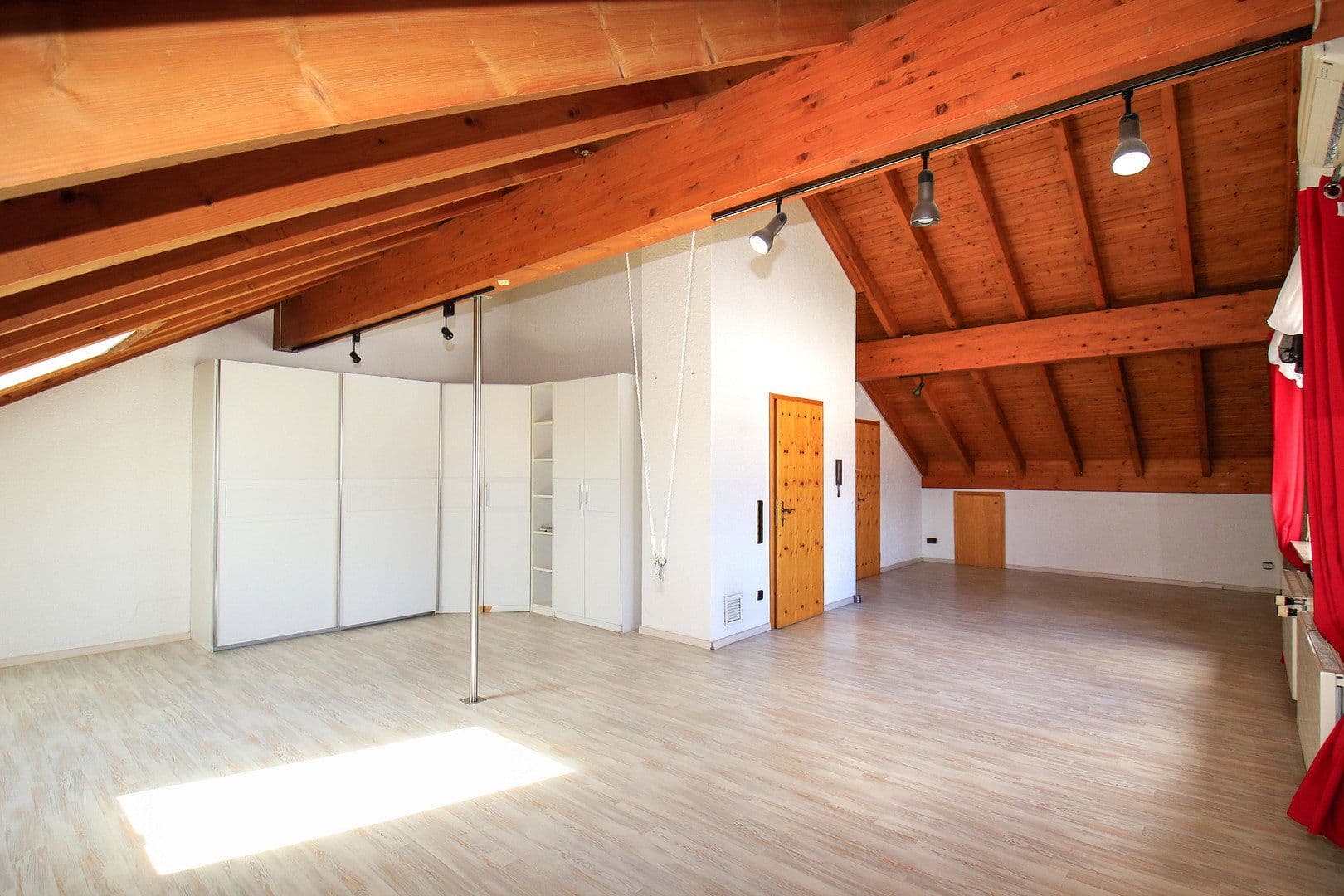 Prodej domu 227 m², pozemek 341 m², Ludwigshafen Maudach, Porýní-Falc Prodej domu 227 m², pozemek 341 m², Ludwigshafen Maudach, Porýní-Falc