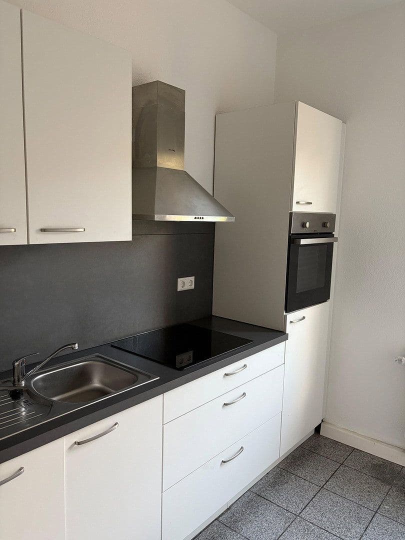 Pronájem bytu 2+1 50 m², Südstraße 156, Heilbronn, Bádensko-Württembersko Pronájem bytu 2+1 50 m², Südstraße 156, Heilbronn, Bádensko-Württembersko