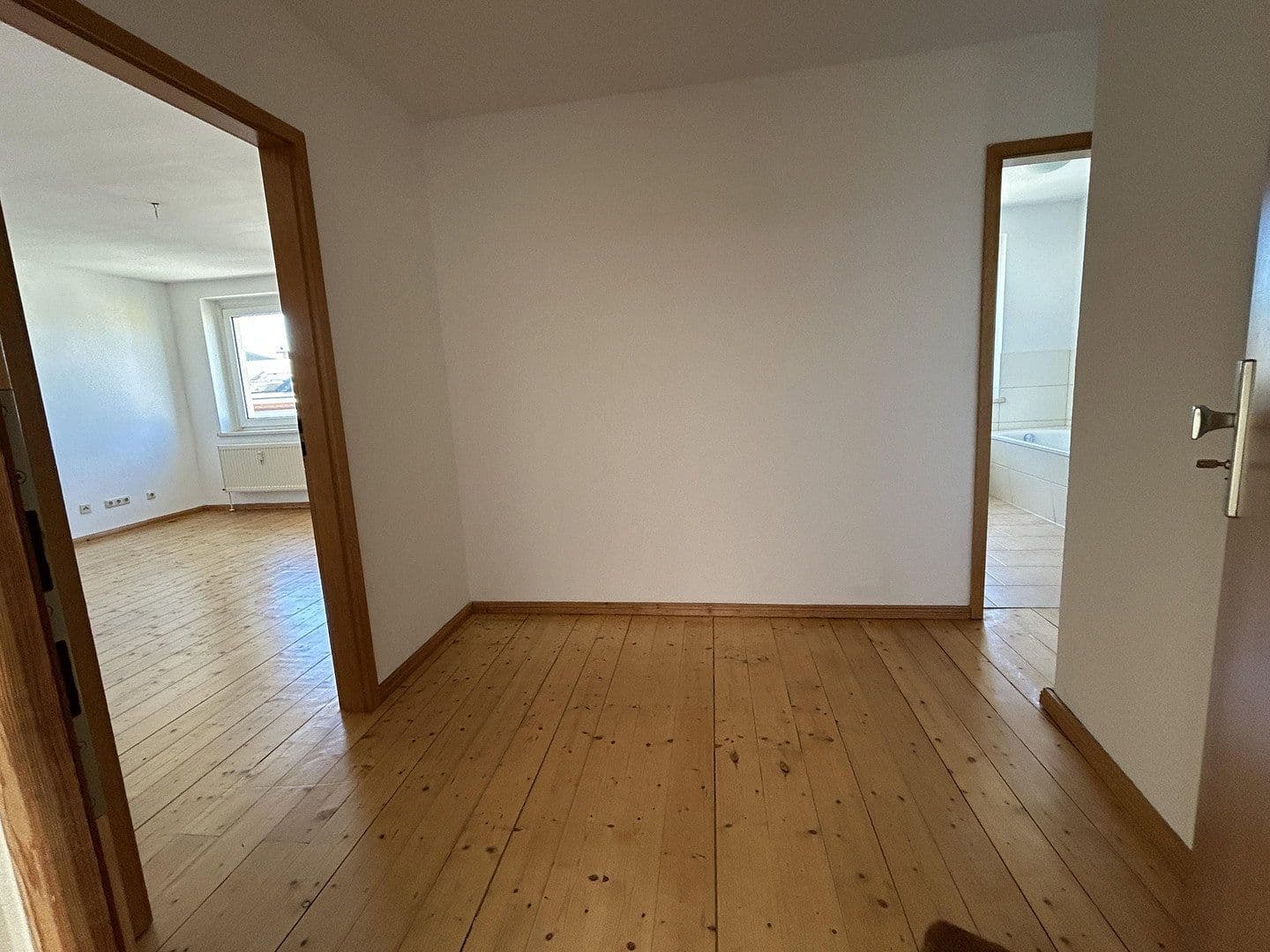 Pronájem bytu 3+1 68 m², Wörmlitzer Straße 12, Halle, Sasko-Anhaltsko Pronájem bytu 3+1 68 m², Wörmlitzer Straße 12, Halle, Sasko-Anhaltsko