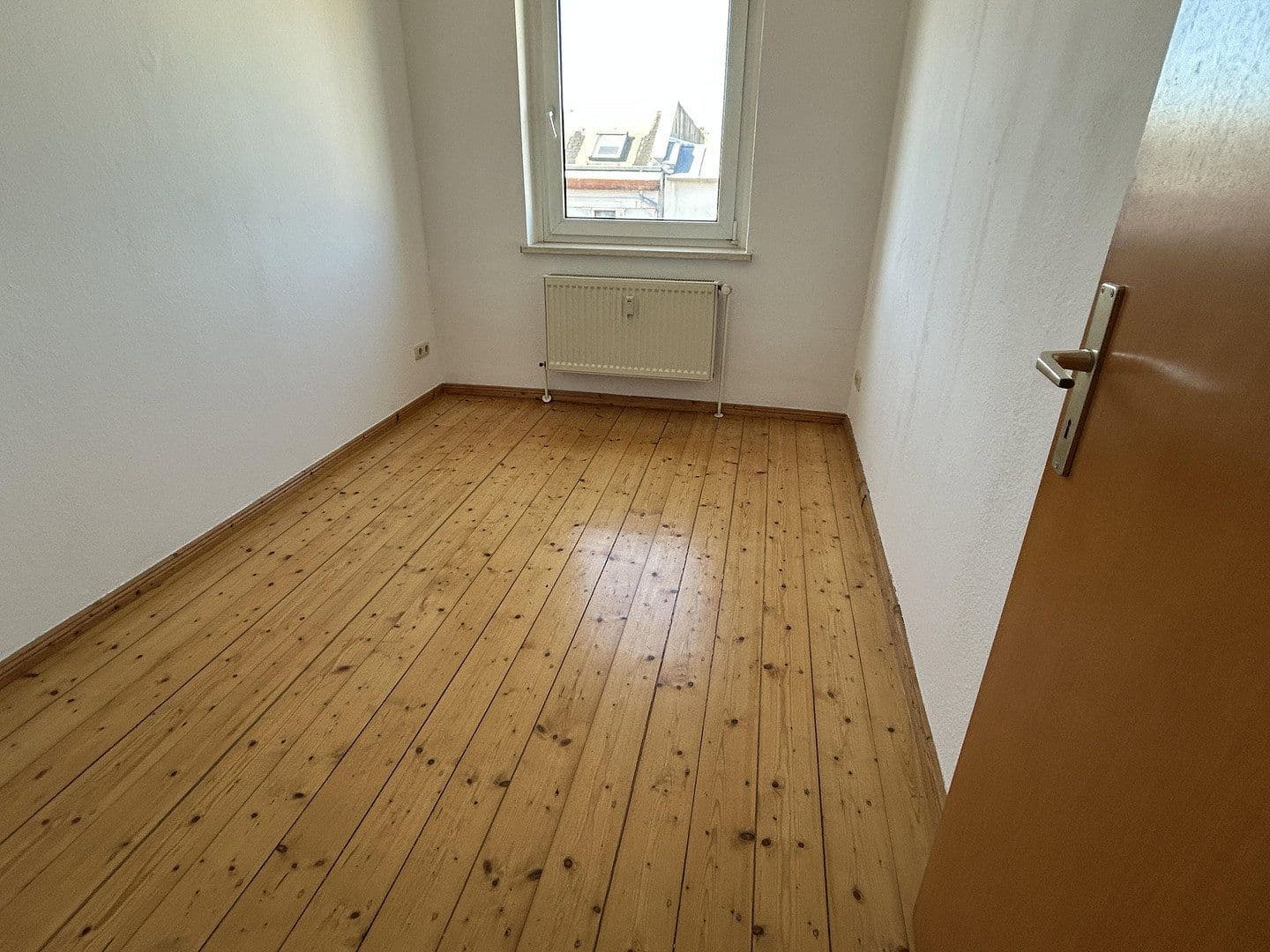 Pronájem bytu 3+1 68 m², Wörmlitzer Straße 12, Halle, Sasko-Anhaltsko Pronájem bytu 3+1 68 m², Wörmlitzer Straße 12, Halle, Sasko-Anhaltsko
