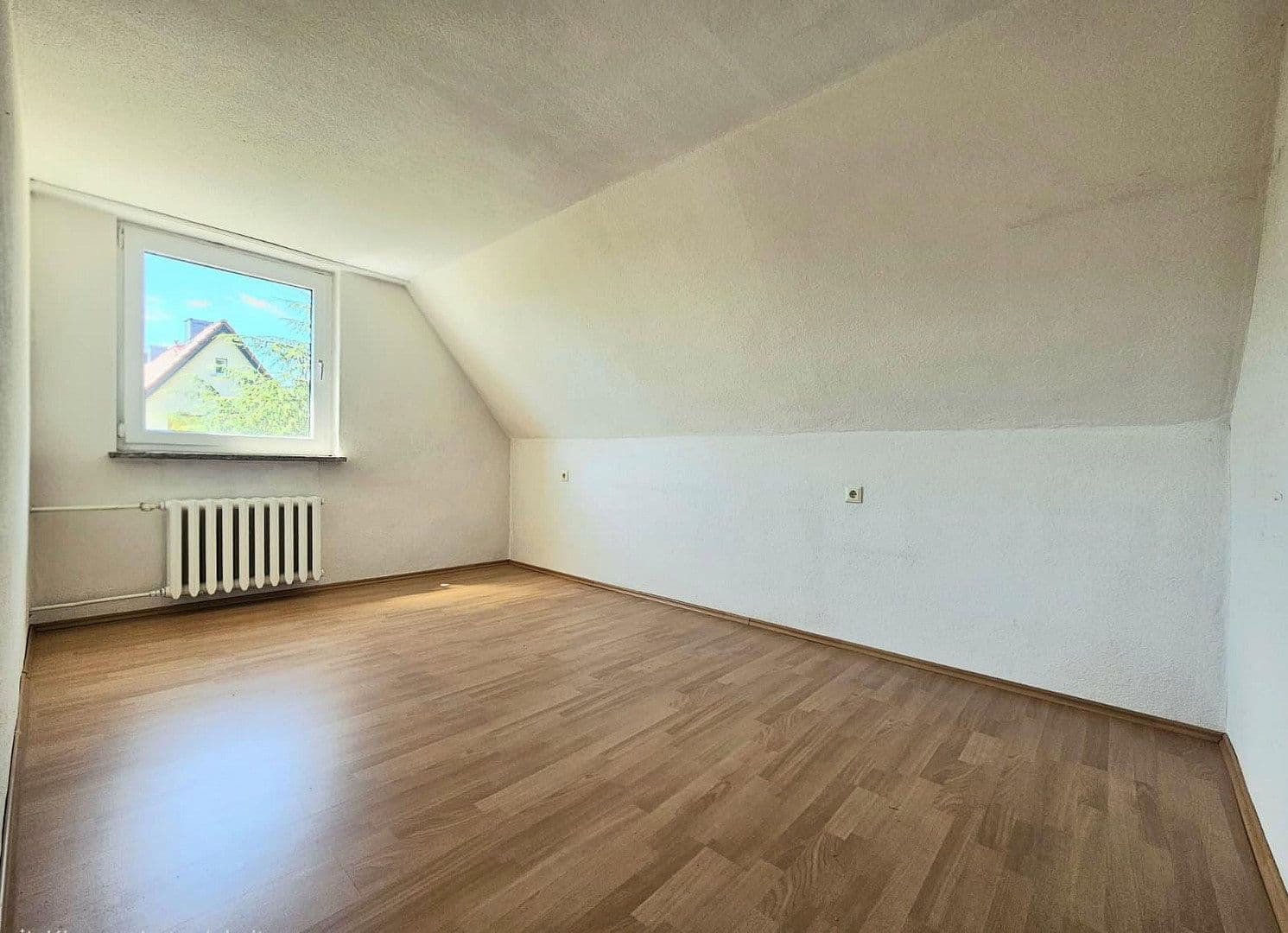 Prodej domu 130 m², pozemek 871 m², Straße der Neuen Zeit 15, Südharz, Sasko-Anhaltsko Prodej domu 130 m², pozemek 871 m², Straße der Neuen Zeit 15, Südharz, Sasko-Anhaltsko