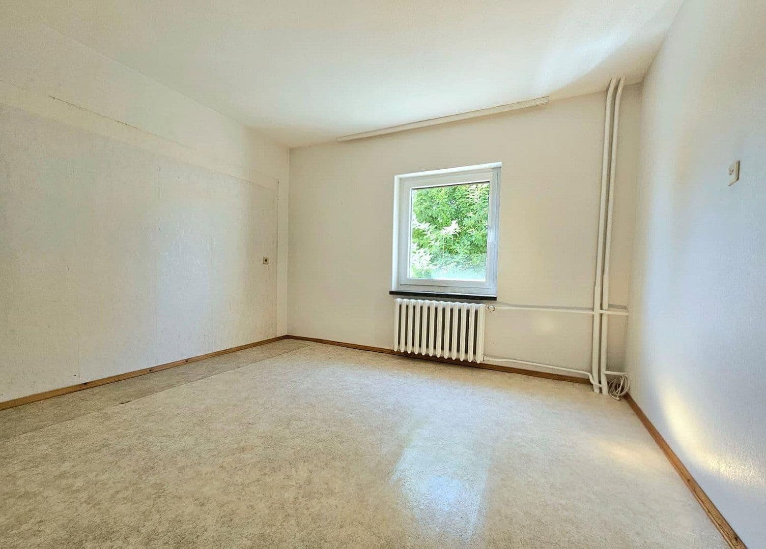 Prodej domu 130 m², pozemek 871 m², Straße der Neuen Zeit 15, Südharz, Sasko-Anhaltsko Prodej domu 130 m², pozemek 871 m², Straße der Neuen Zeit 15, Südharz, Sasko-Anhaltsko